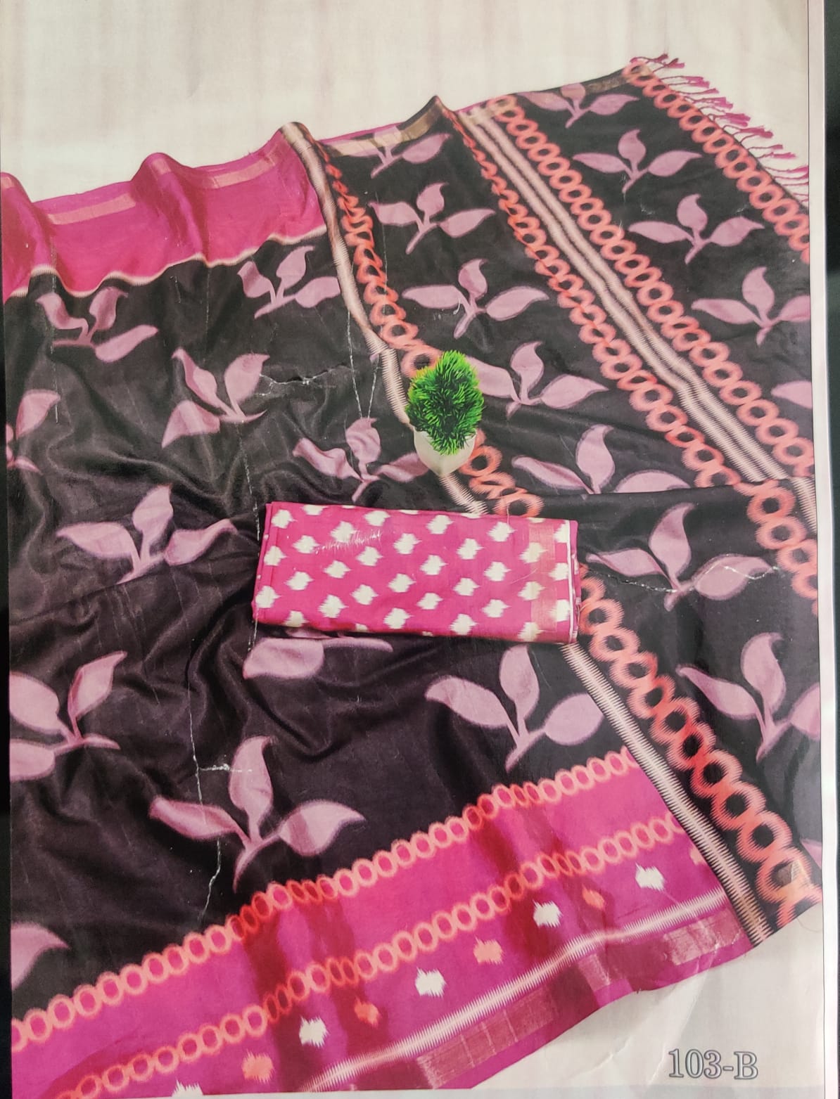 Malai Silk Saree – Black Body with Pink Leaf Weave & Dual-Tone Border