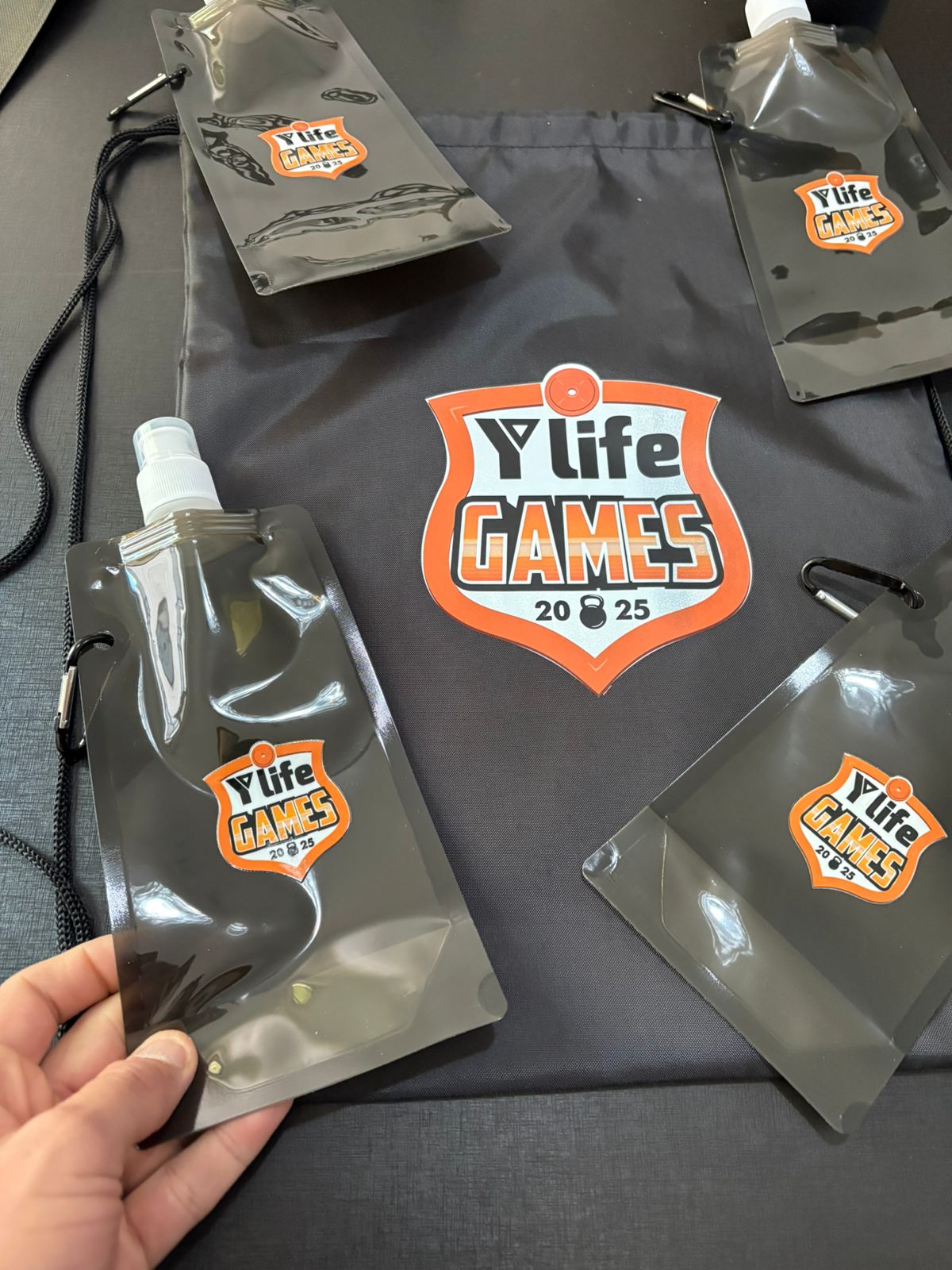 Squeeze dobrável em PE com bico de sistema "push-pull" e acabamento mate 460 mL