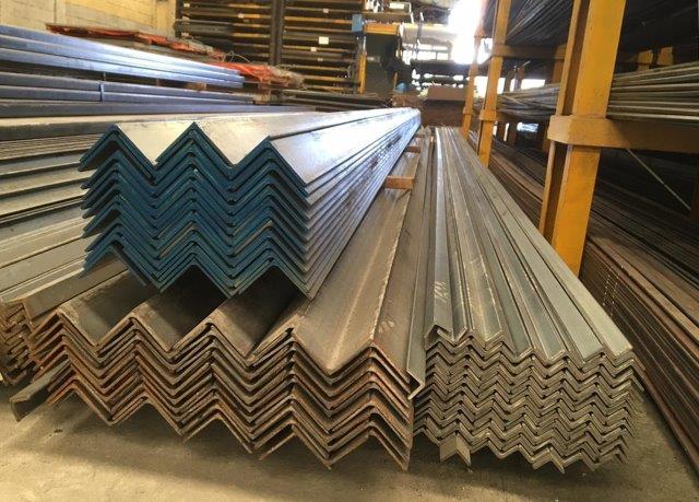 Cantoneiras de Abas Iguais e Desiguais