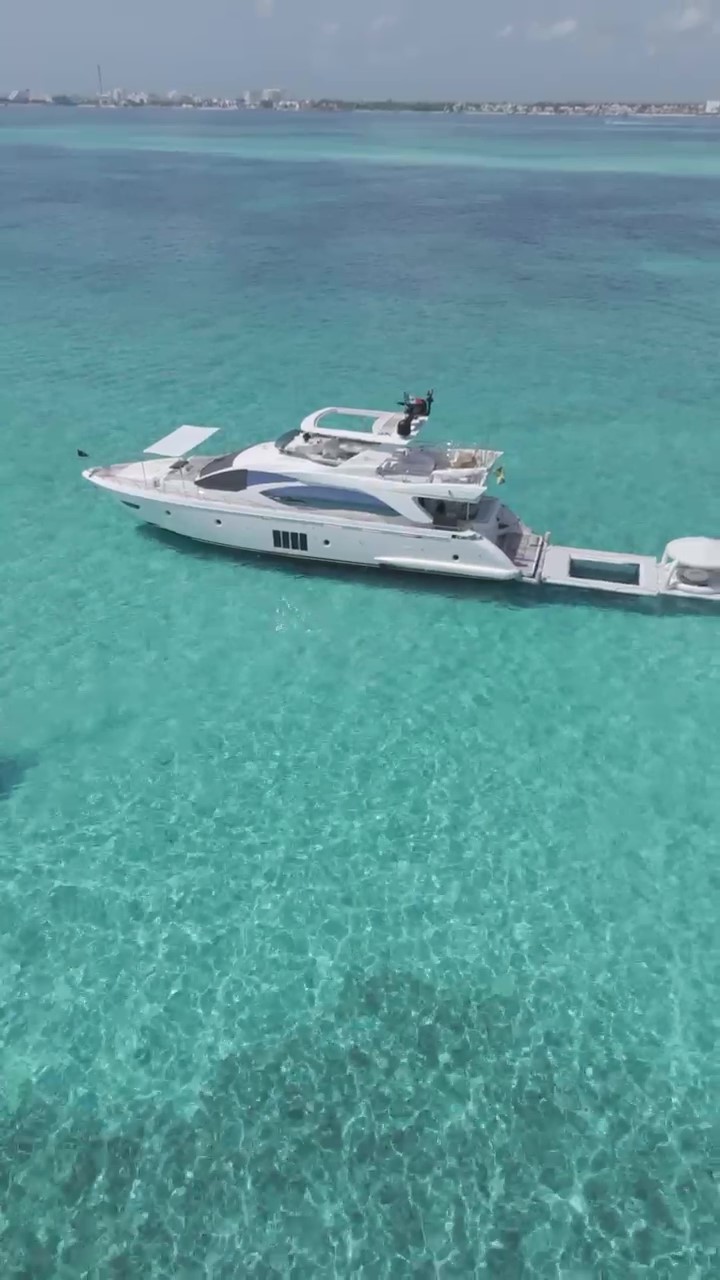 ✨ Azimut 84 ft — “PRIVACY”