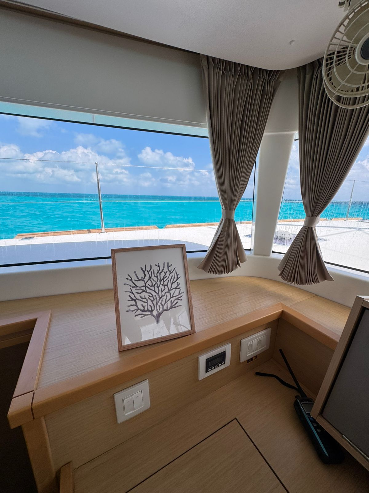 ✨ Catamaran Lagoon 45 ft — Flybridge Edition