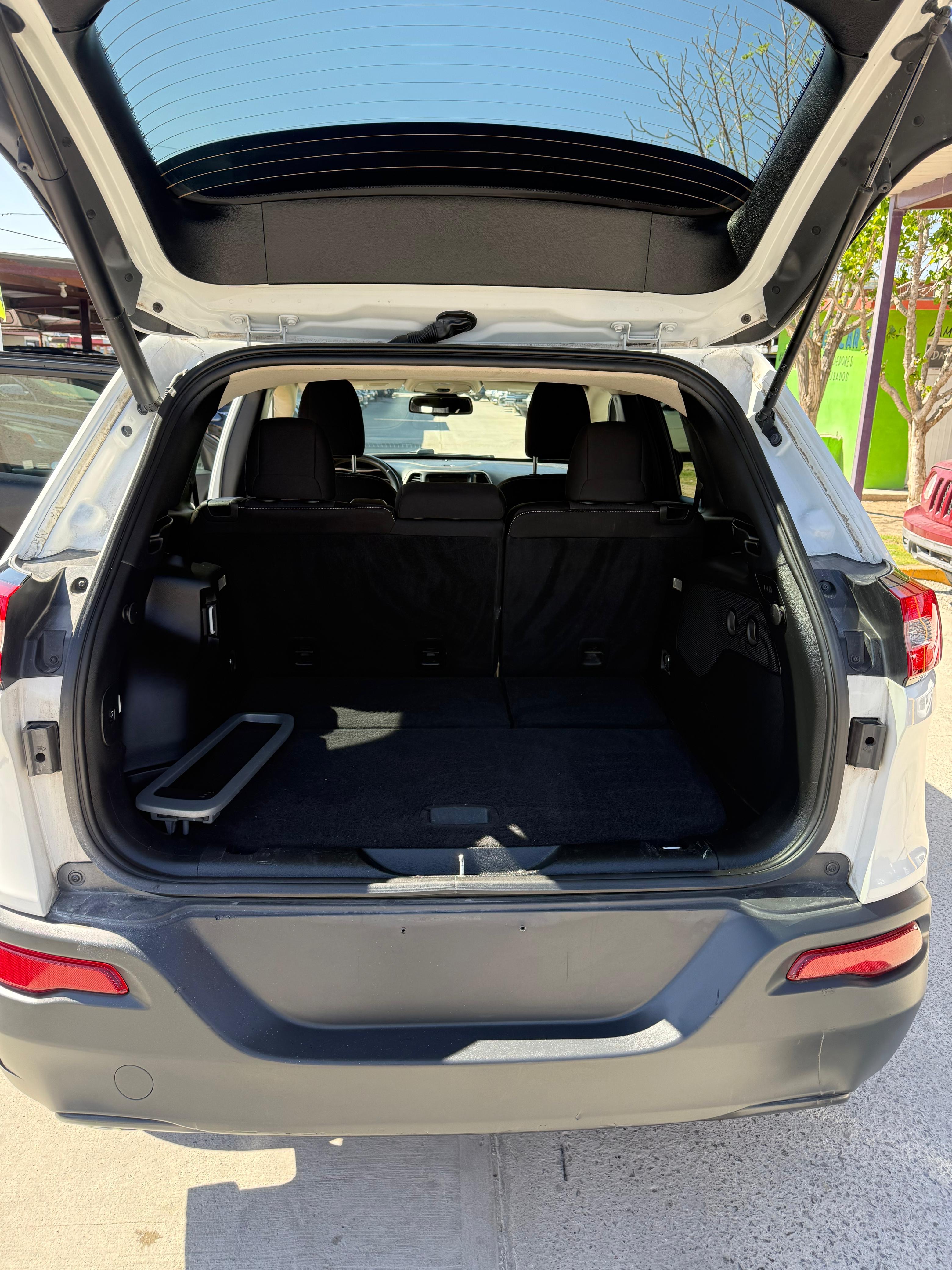 Cherokee latitude 2016