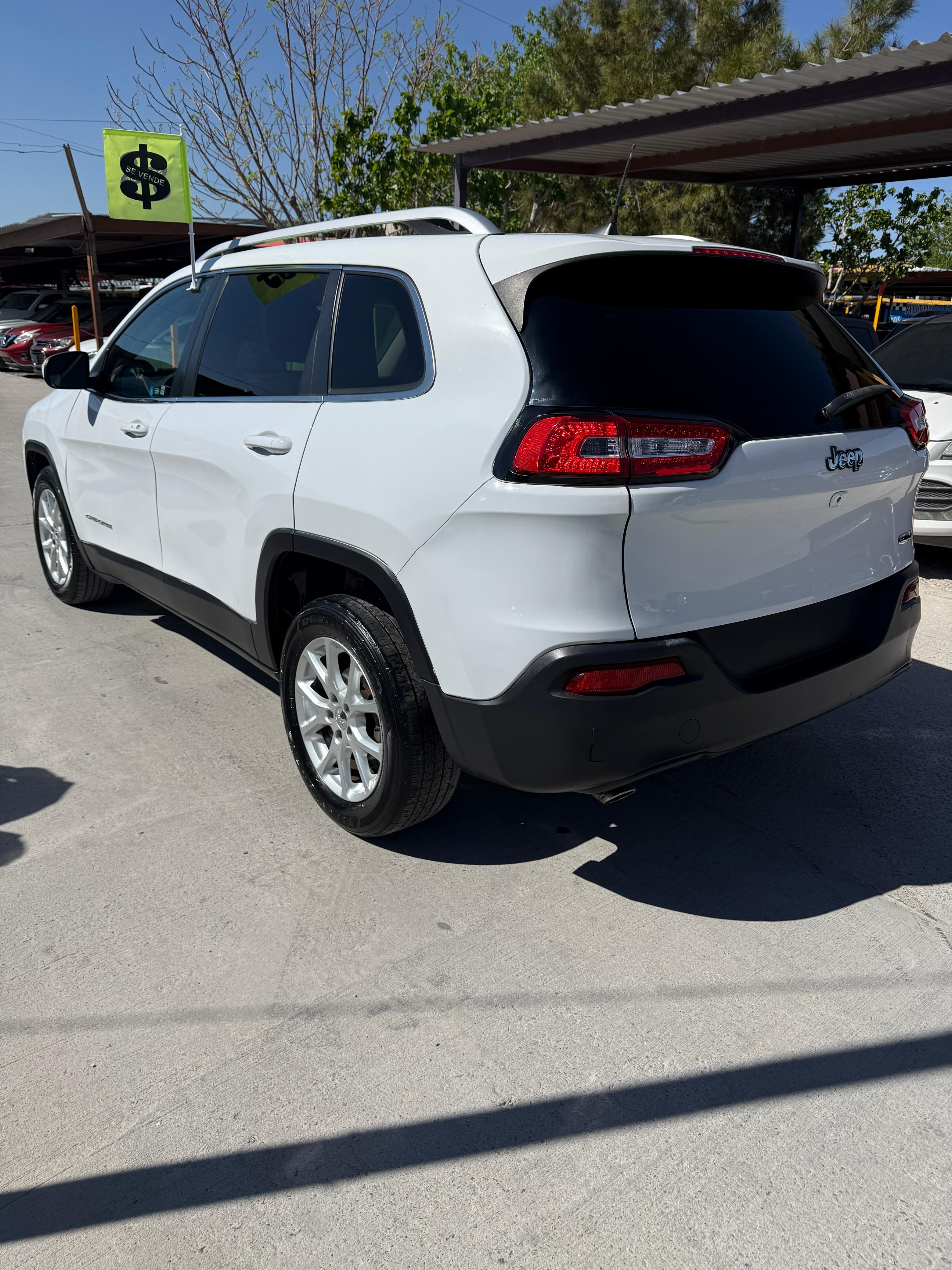 Cherokee latitude 2016