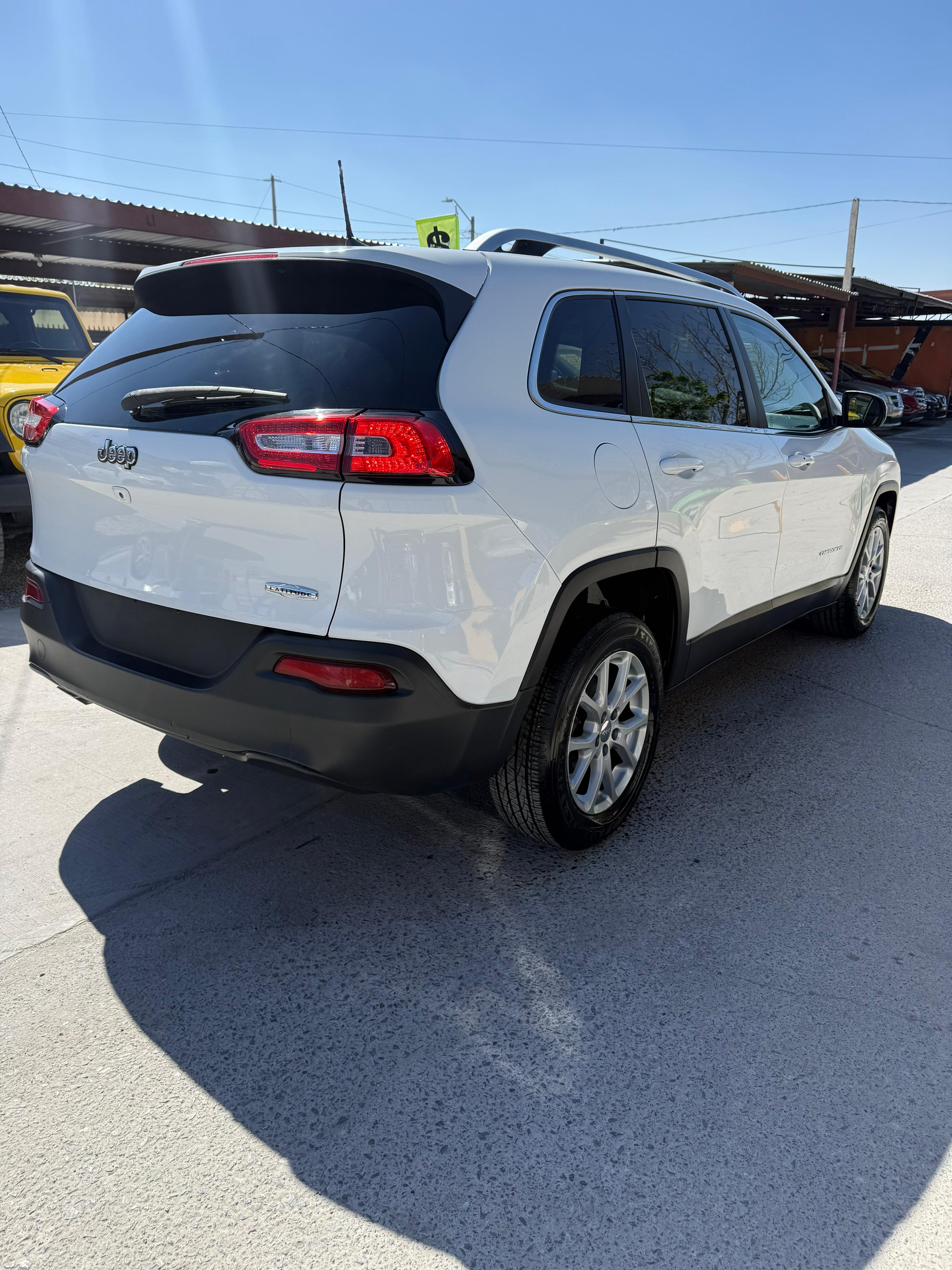 Cherokee latitude 2016