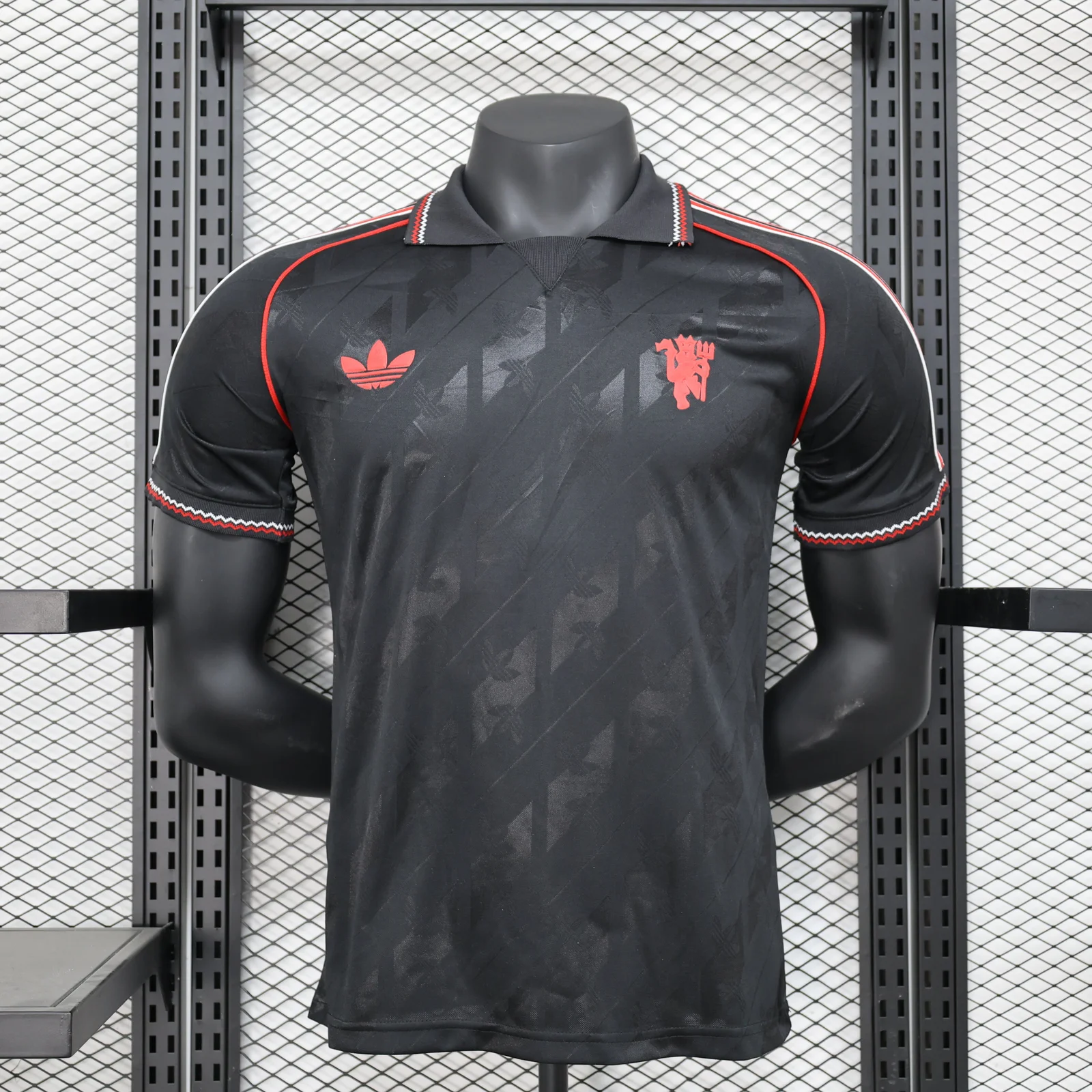 Camiseta retro de la temporada 2024/25 del Manchester United.