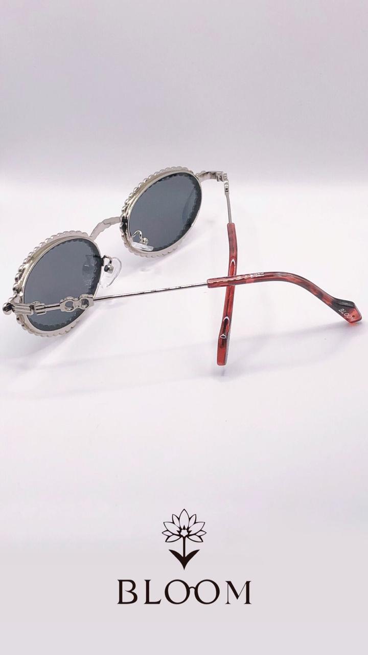 Óculos Oval Bloom com Pérolas