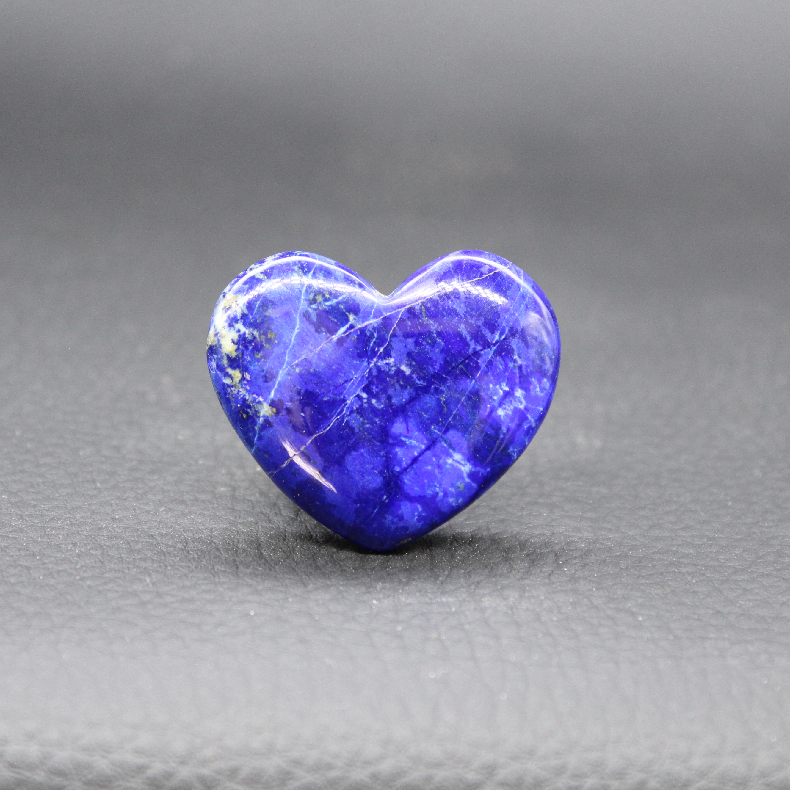 Lapis Lazuli : Pierre de Sagesse et Clarté Mentale