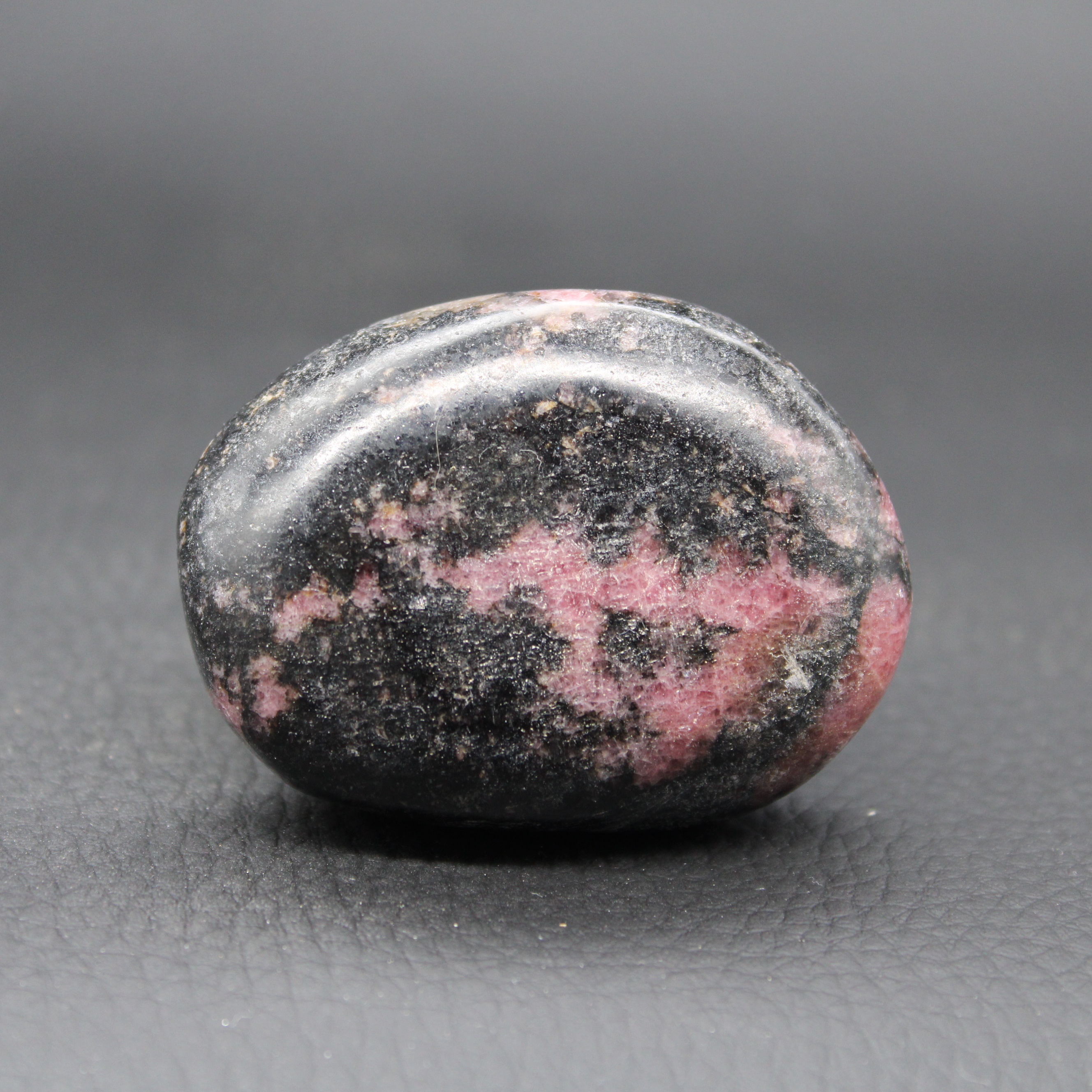 Galet Rhodonite Poli de Madagascar