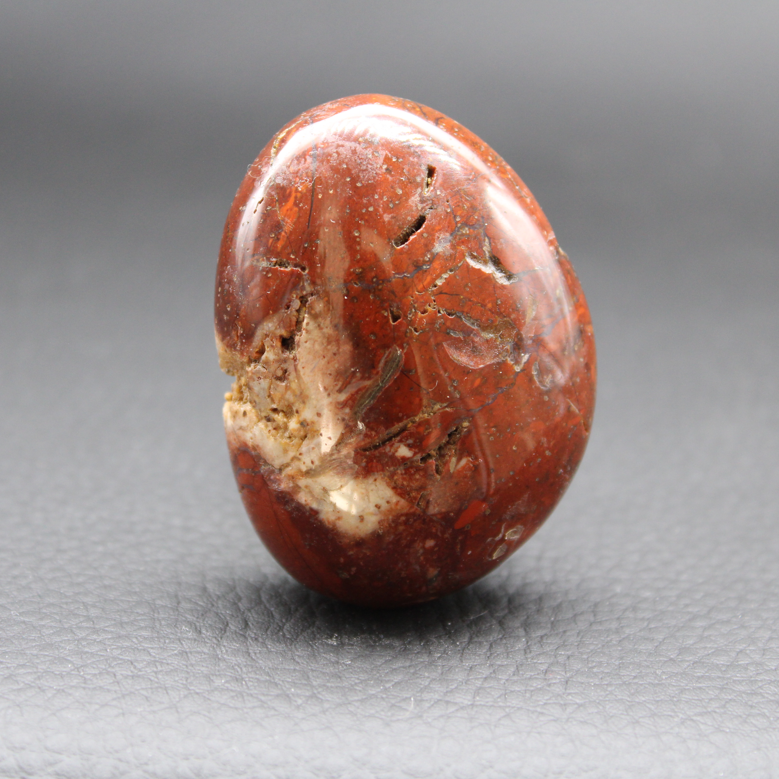 Galet Jaspe Rouge de Madagascar