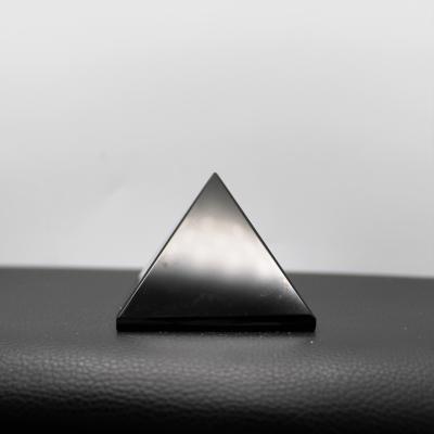 Pyramide en Shungite naturelle 