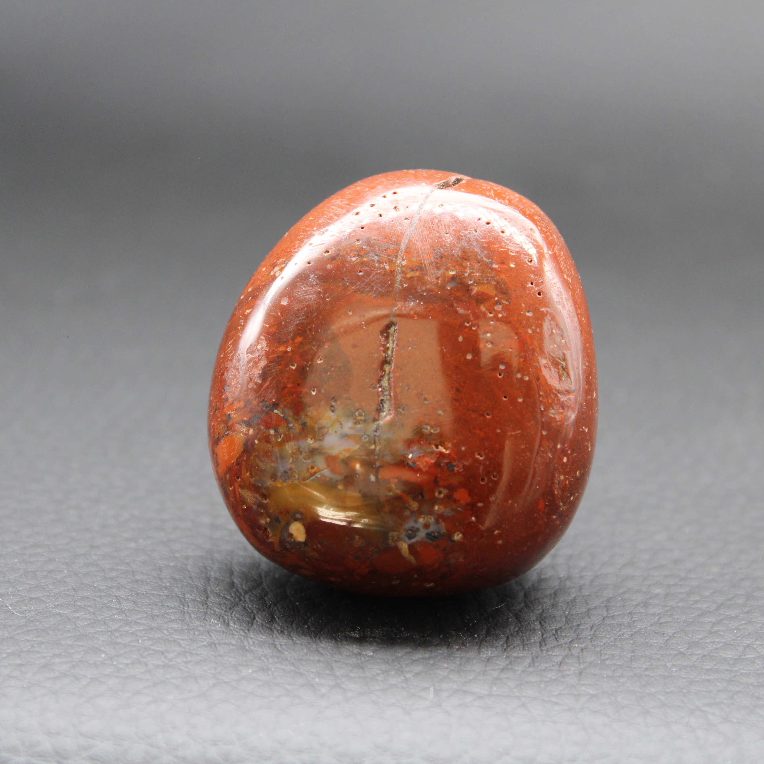 Galet Jaspe Rouge de Madagascar