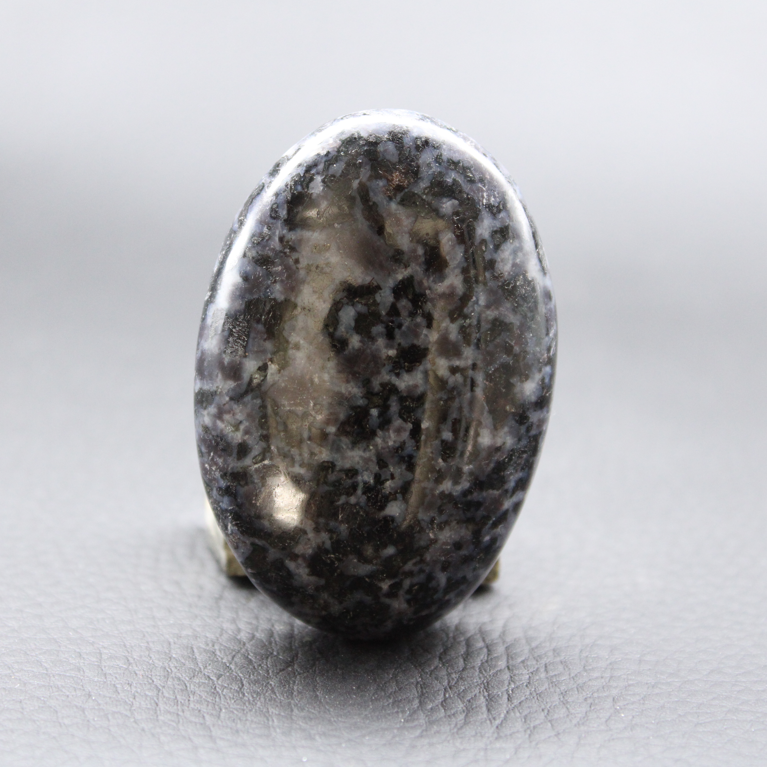 Galet Gabbro de Madagascar (Merlinite Mystique)