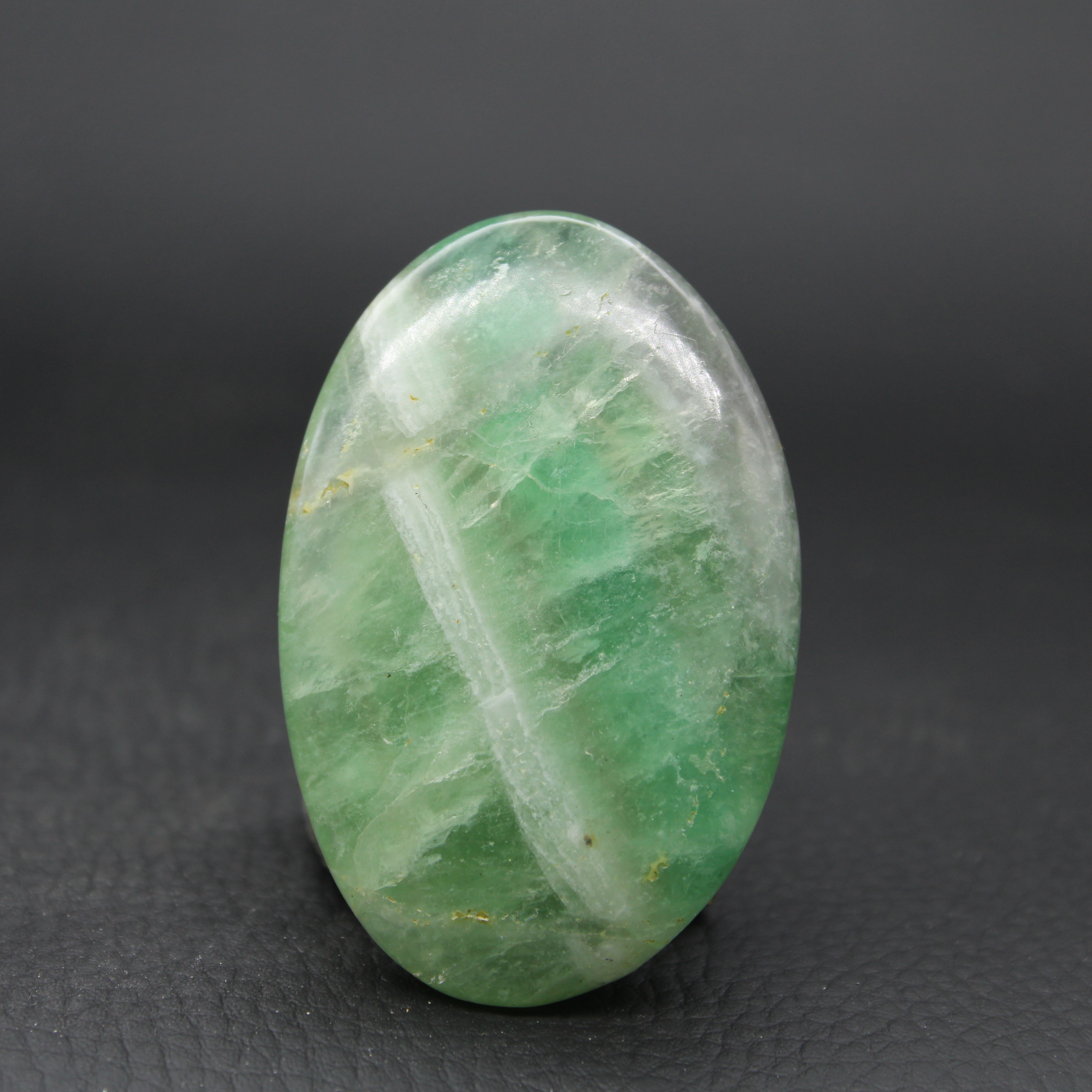 Galet Fluorite de Madagascar