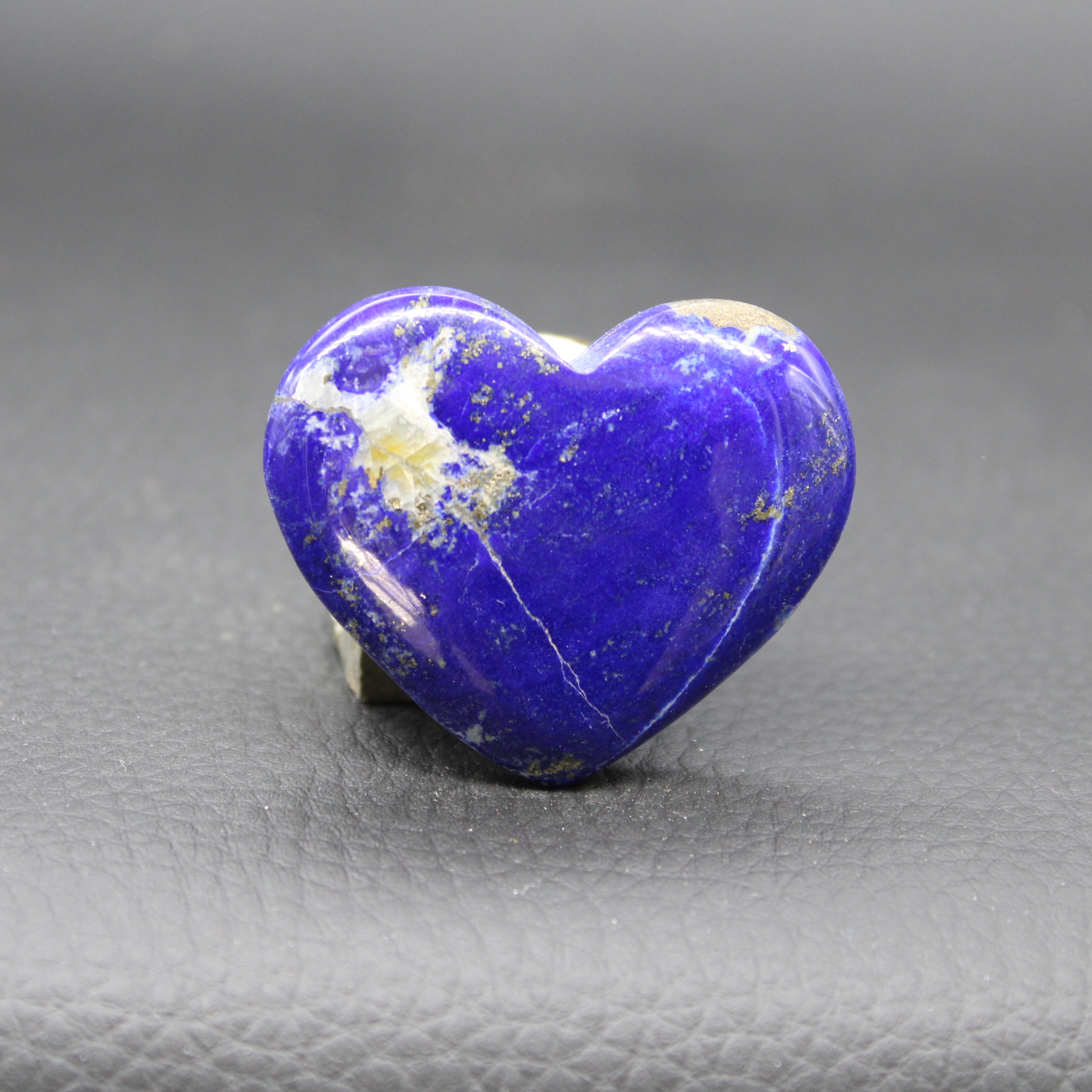 Lapis Lazuli : Pierre de Sagesse et Clarté Mentale