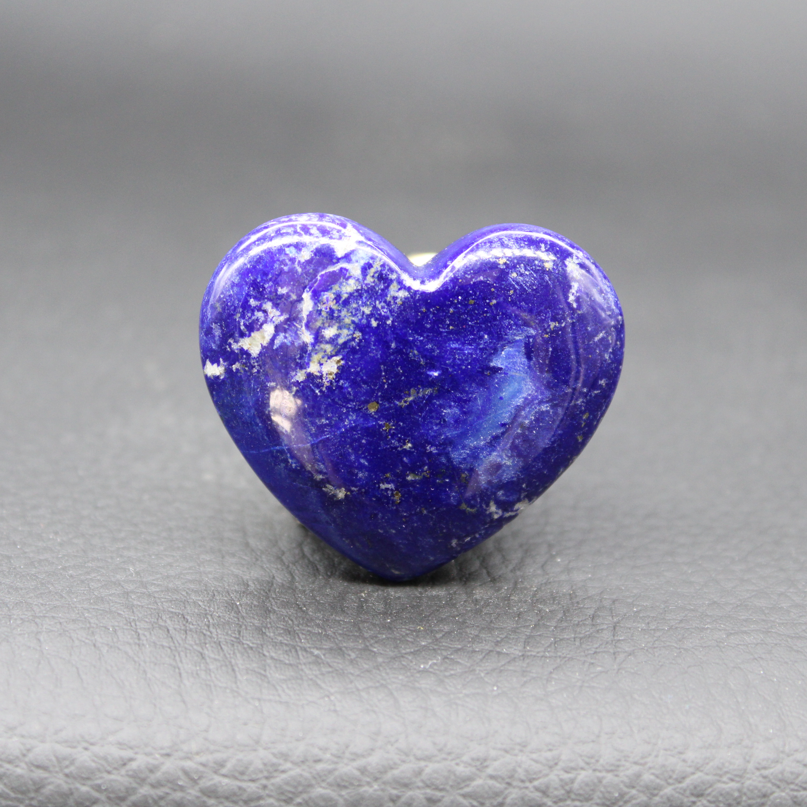 Lapis Lazuli : Pierre de Sagesse et Clarté Mentale