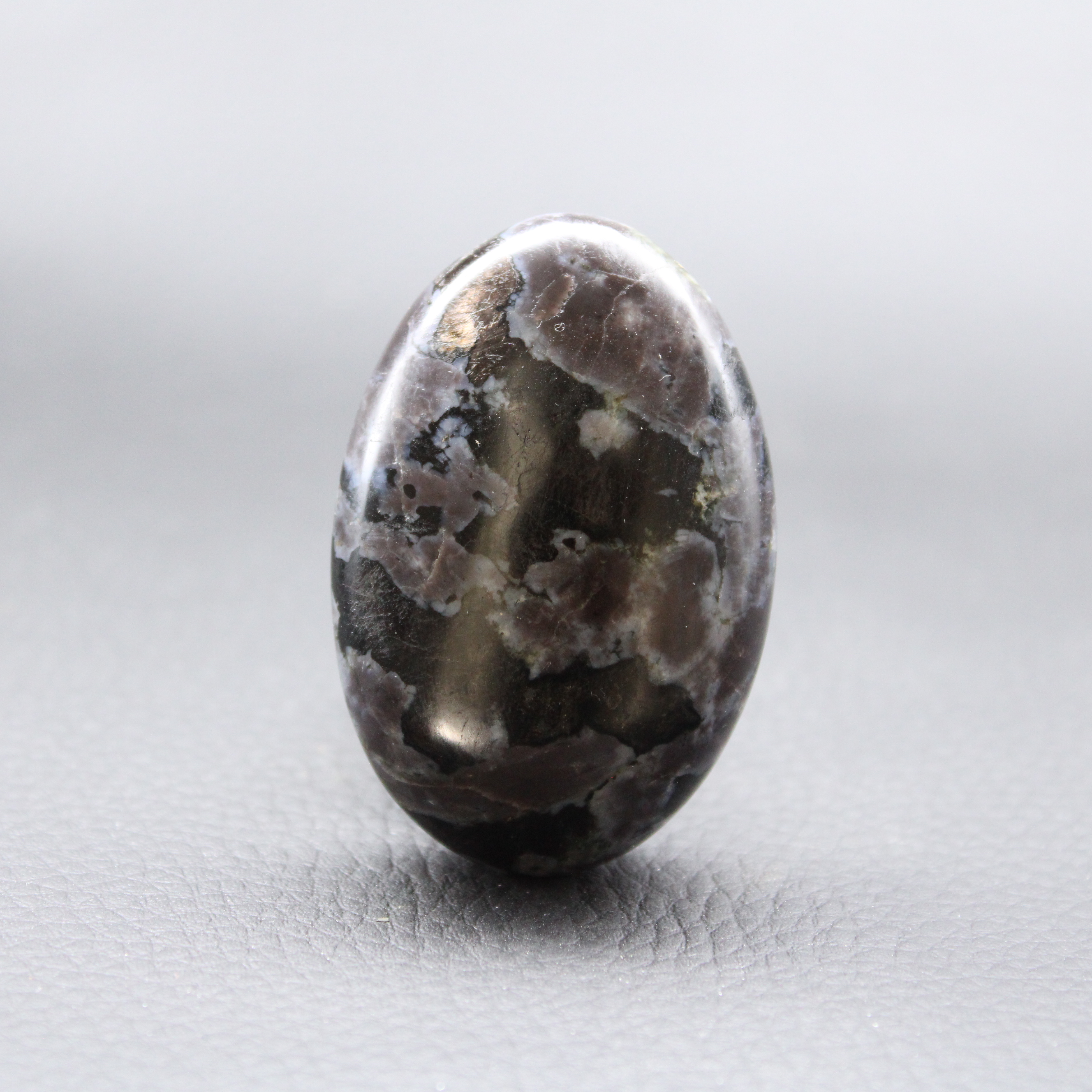 Galet Gabbro de Madagascar (Merlinite Mystique)