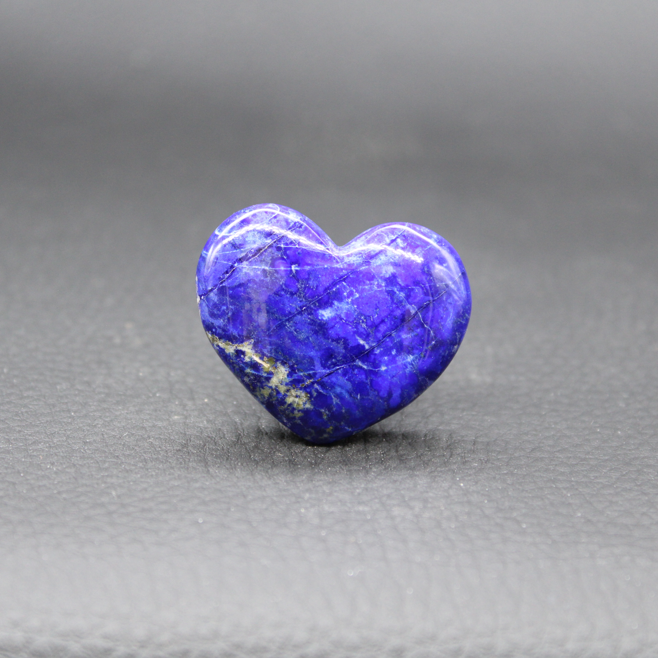 Lapis Lazuli : Pierre de Sagesse et Clarté Mentale