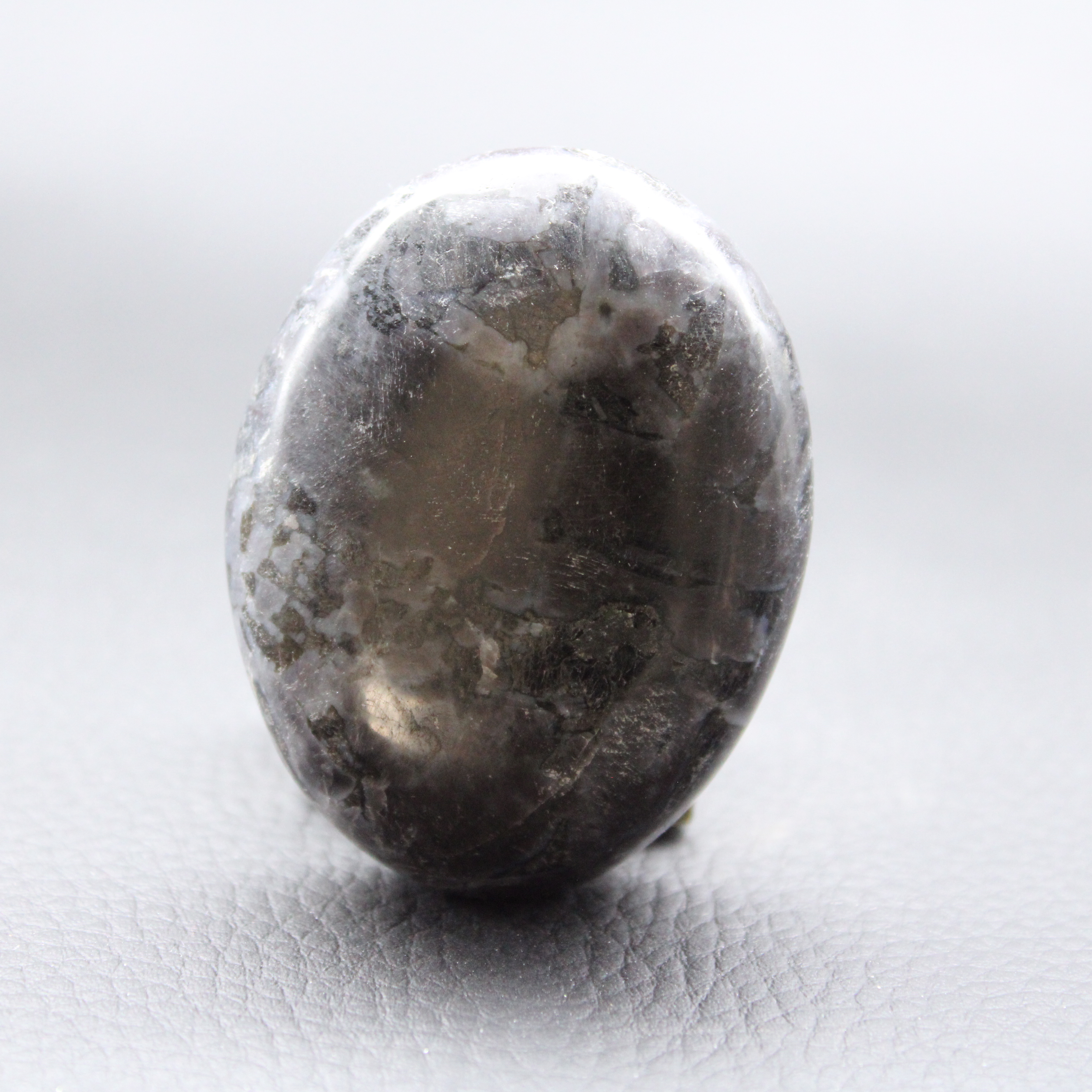 Galet Gabbro de Madagascar (Merlinite Mystique)