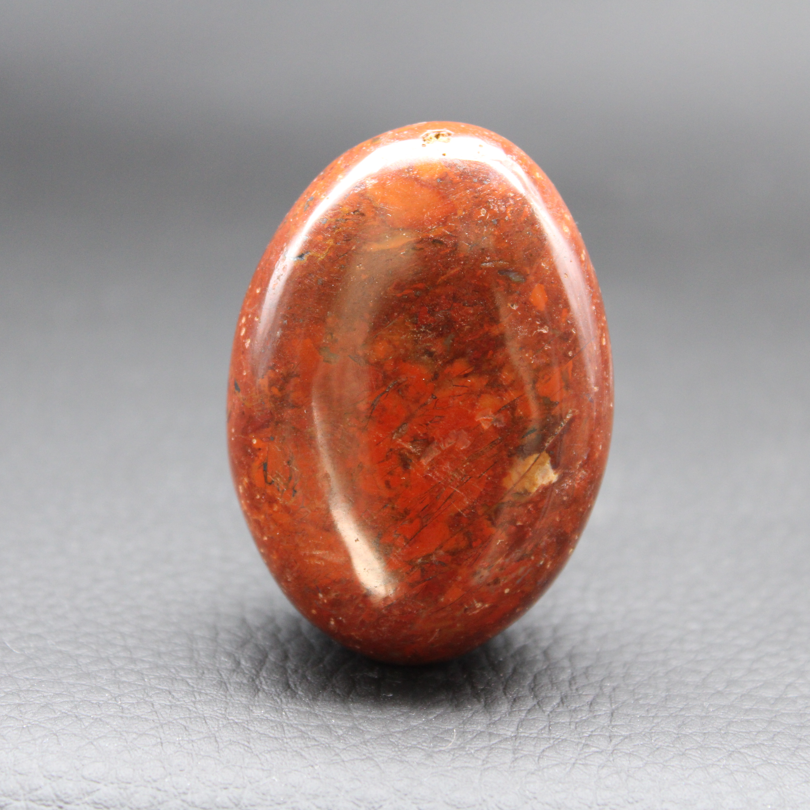 Galet Jaspe Rouge de Madagascar