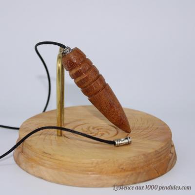 Pendule égyptien en bois exotique B26