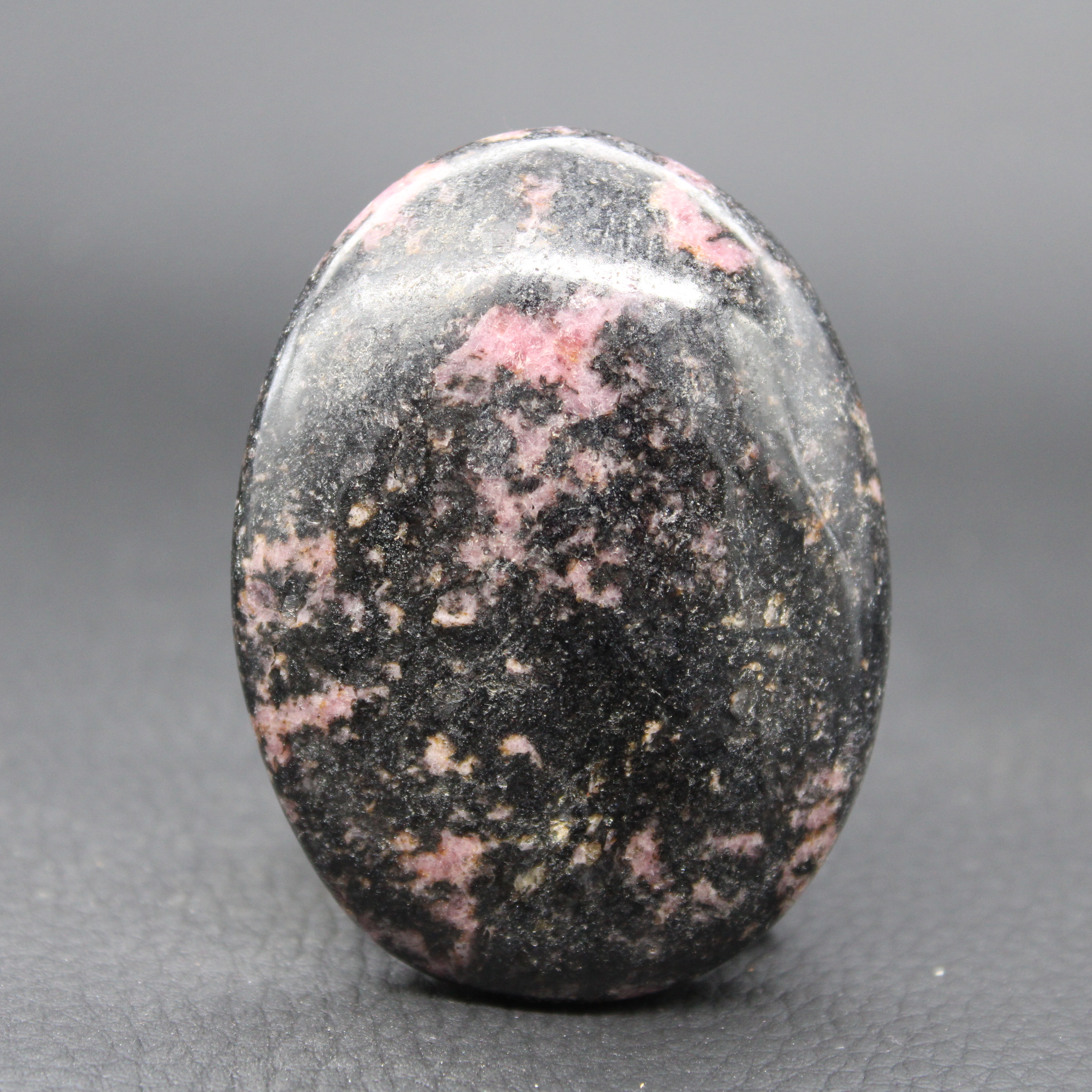 Galet Rhodonite Poli de Madagascar
