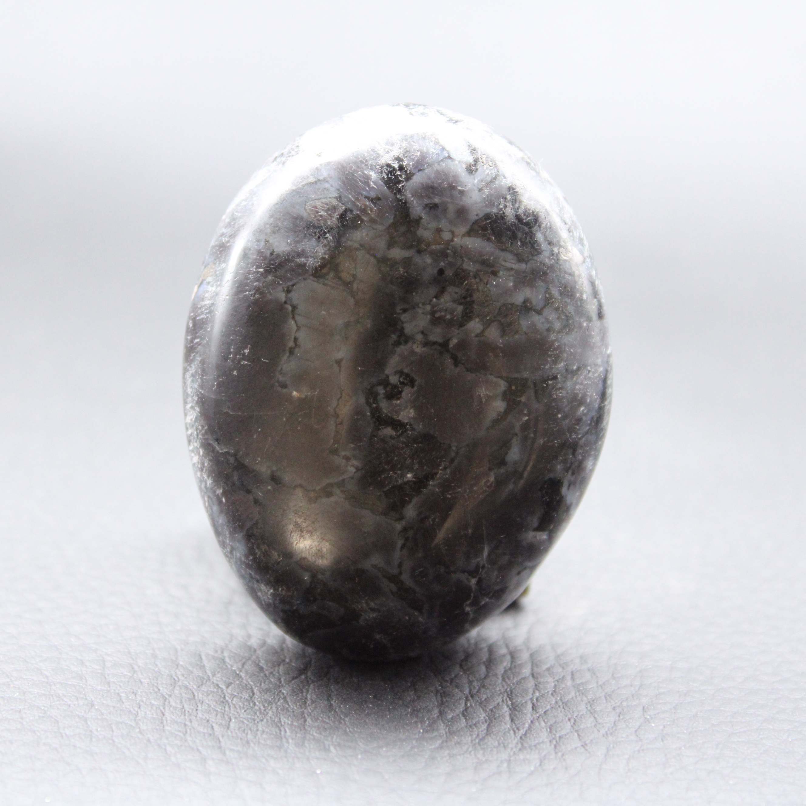 Galet Gabbro de Madagascar (Merlinite Mystique)