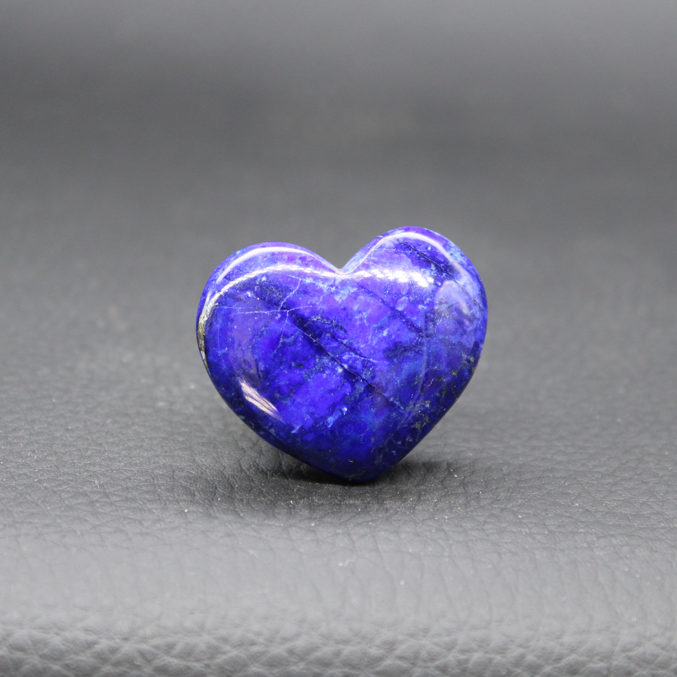 Lapis Lazuli : Pierre de Sagesse et Clarté Mentale