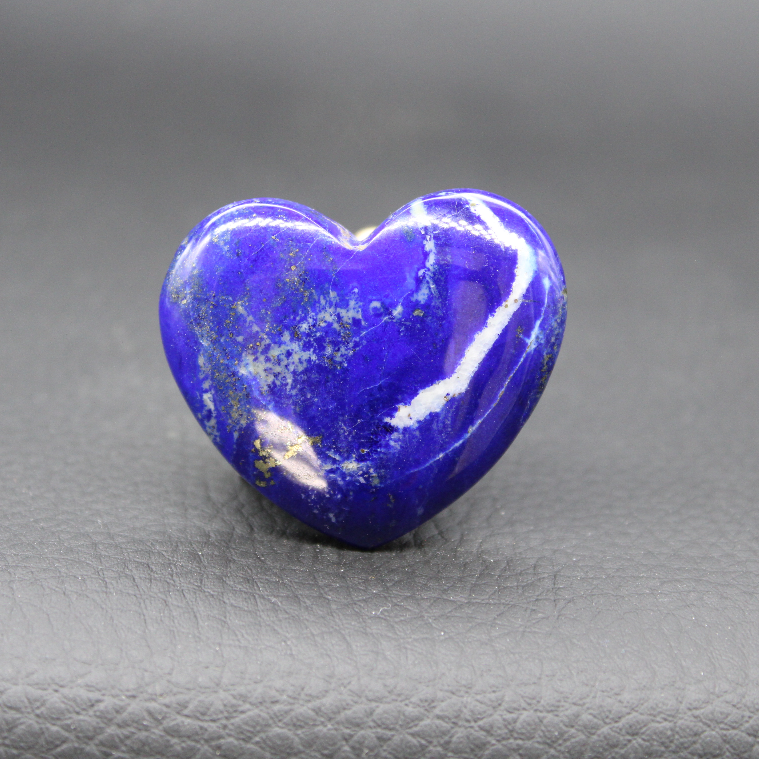 Lapis Lazuli : Pierre de Sagesse et Clarté Mentale