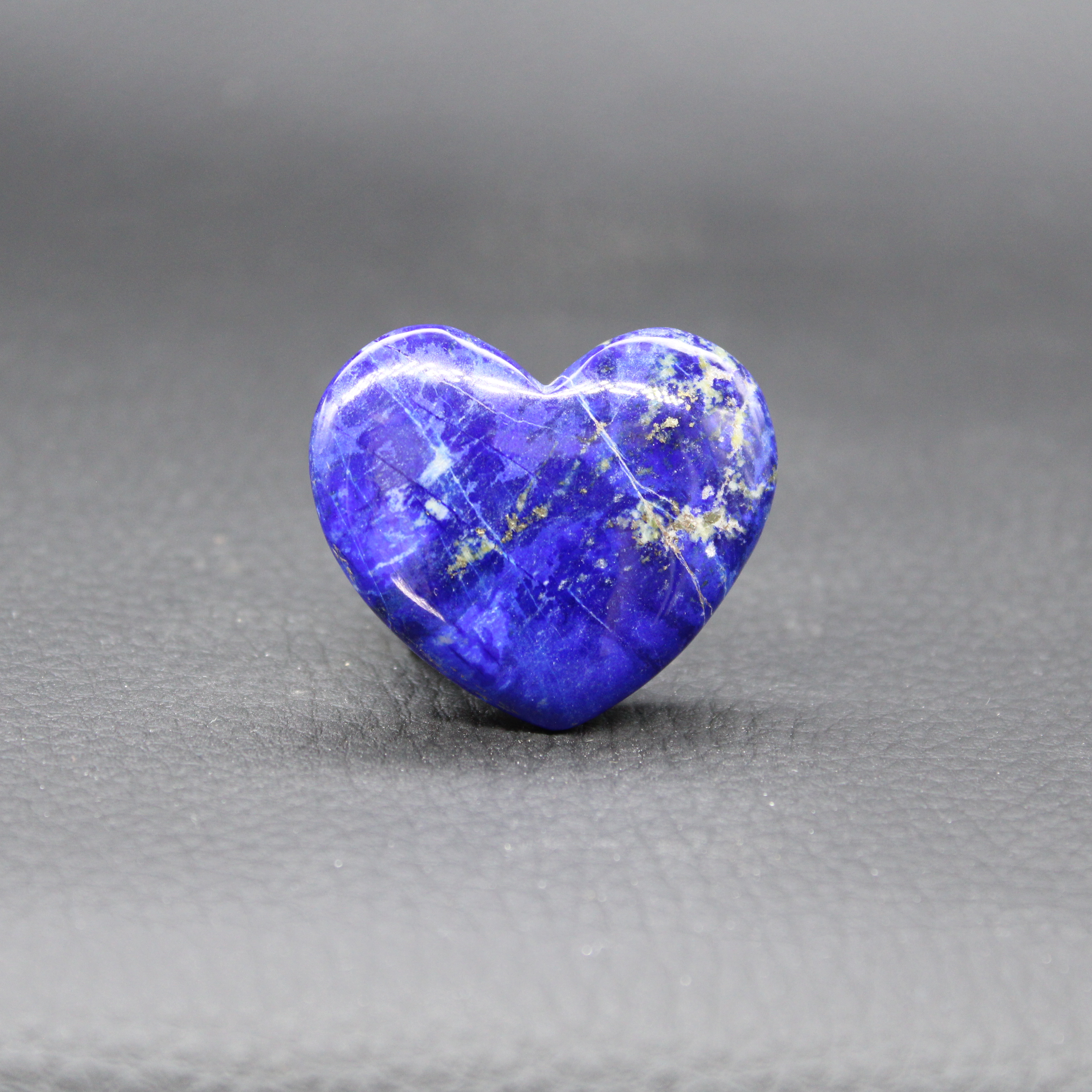 Lapis Lazuli : Pierre de Sagesse et Clarté Mentale