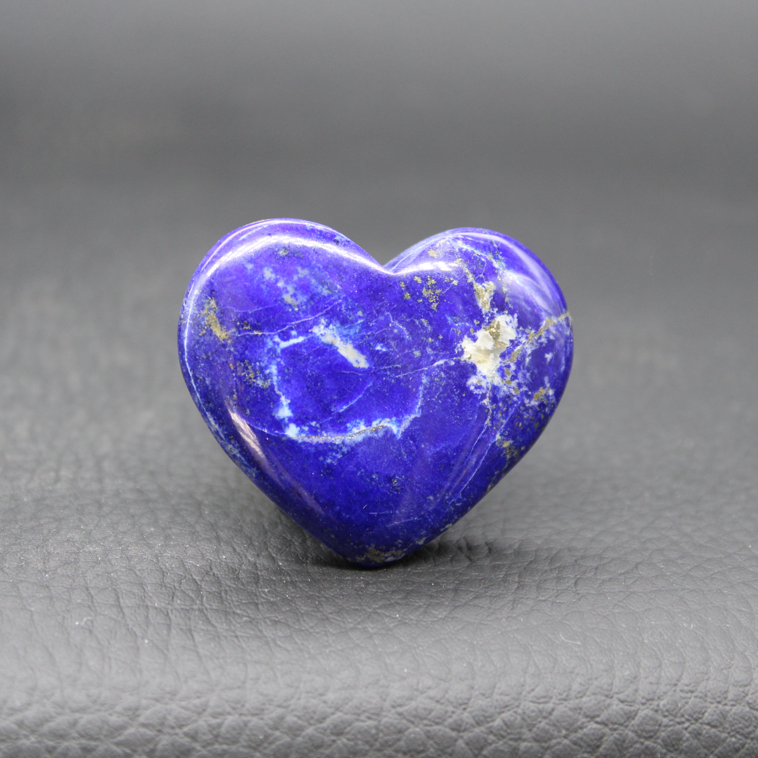 Lapis Lazuli : Pierre de Sagesse et Clarté Mentale