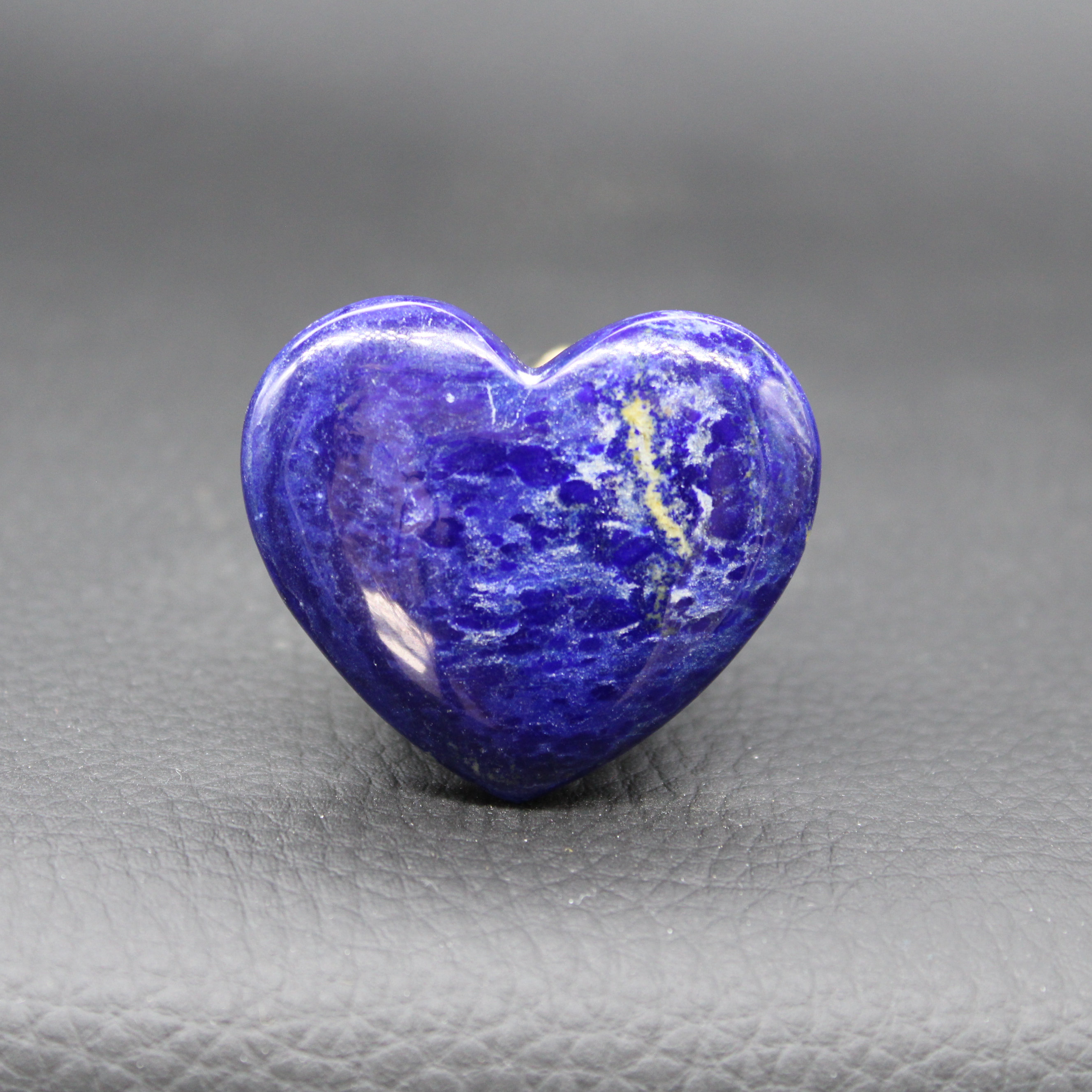 Lapis Lazuli : Pierre de Sagesse et Clarté Mentale