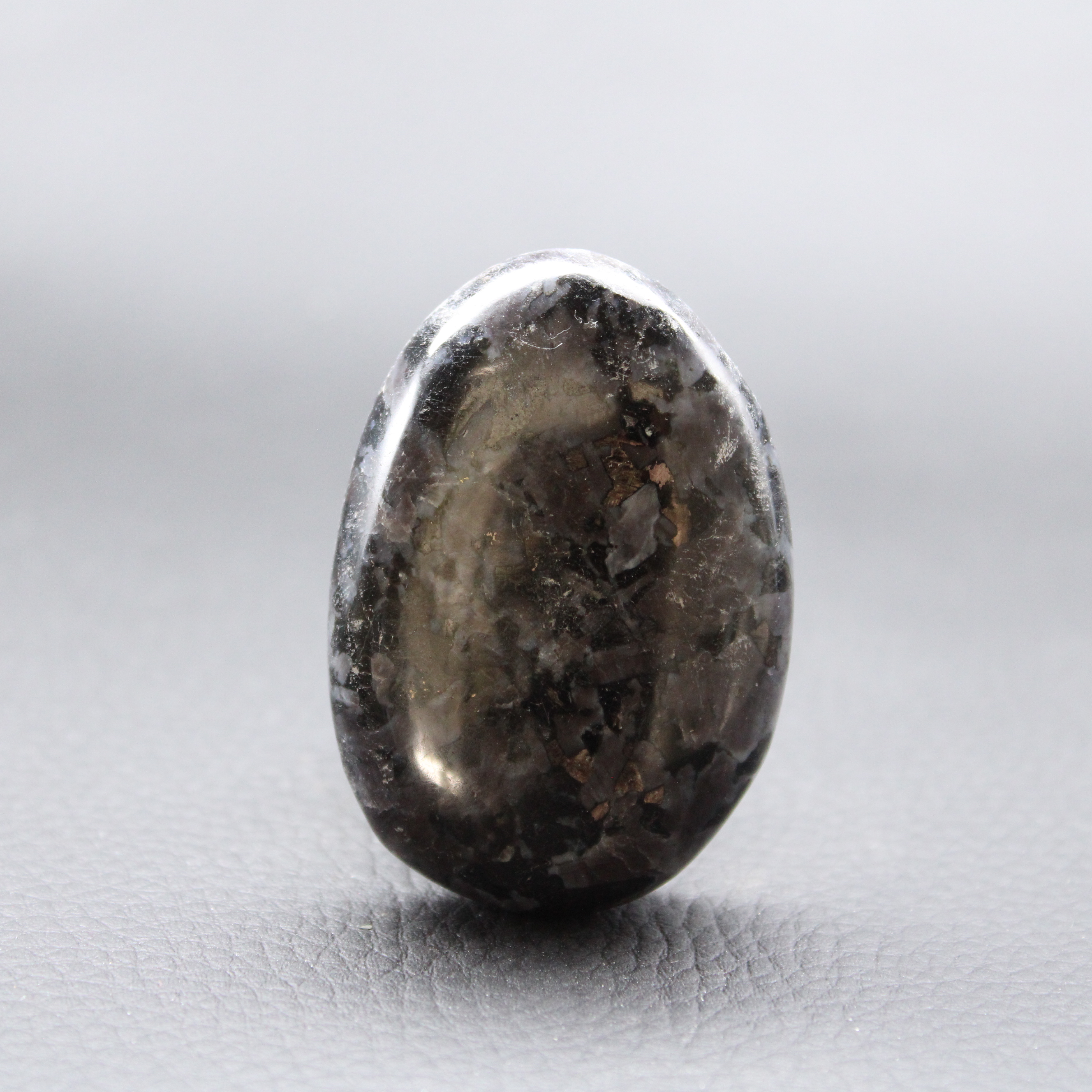 Galet Gabbro de Madagascar (Merlinite Mystique)