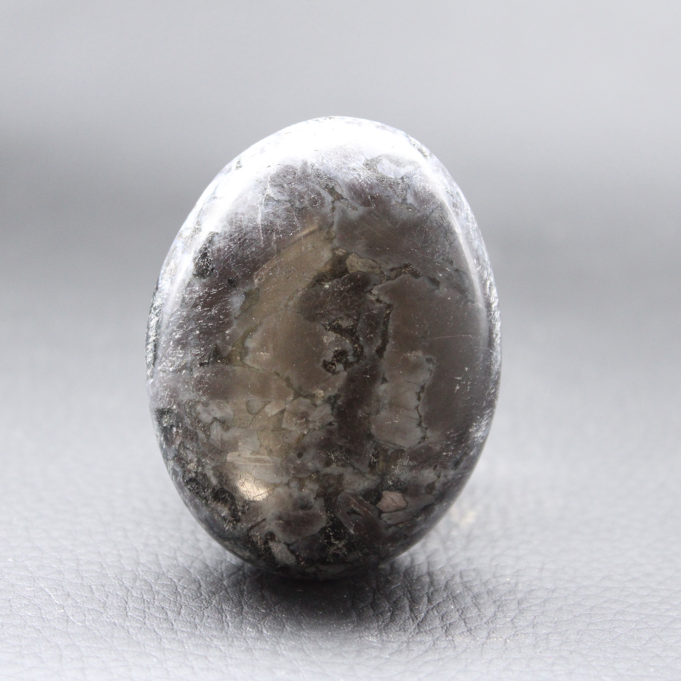 Galet Gabbro de Madagascar (Merlinite Mystique)