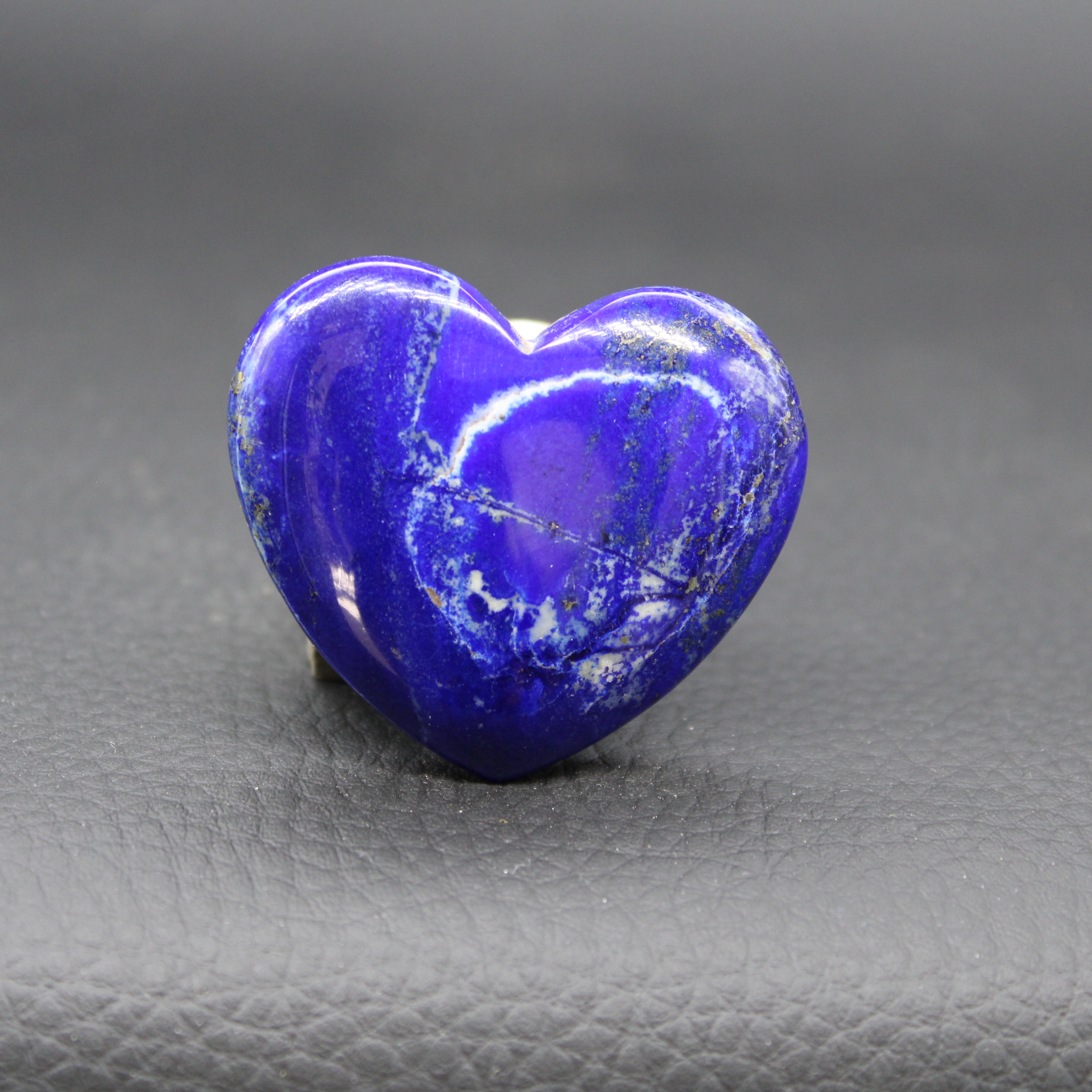 Lapis Lazuli : Pierre de Sagesse et Clarté Mentale