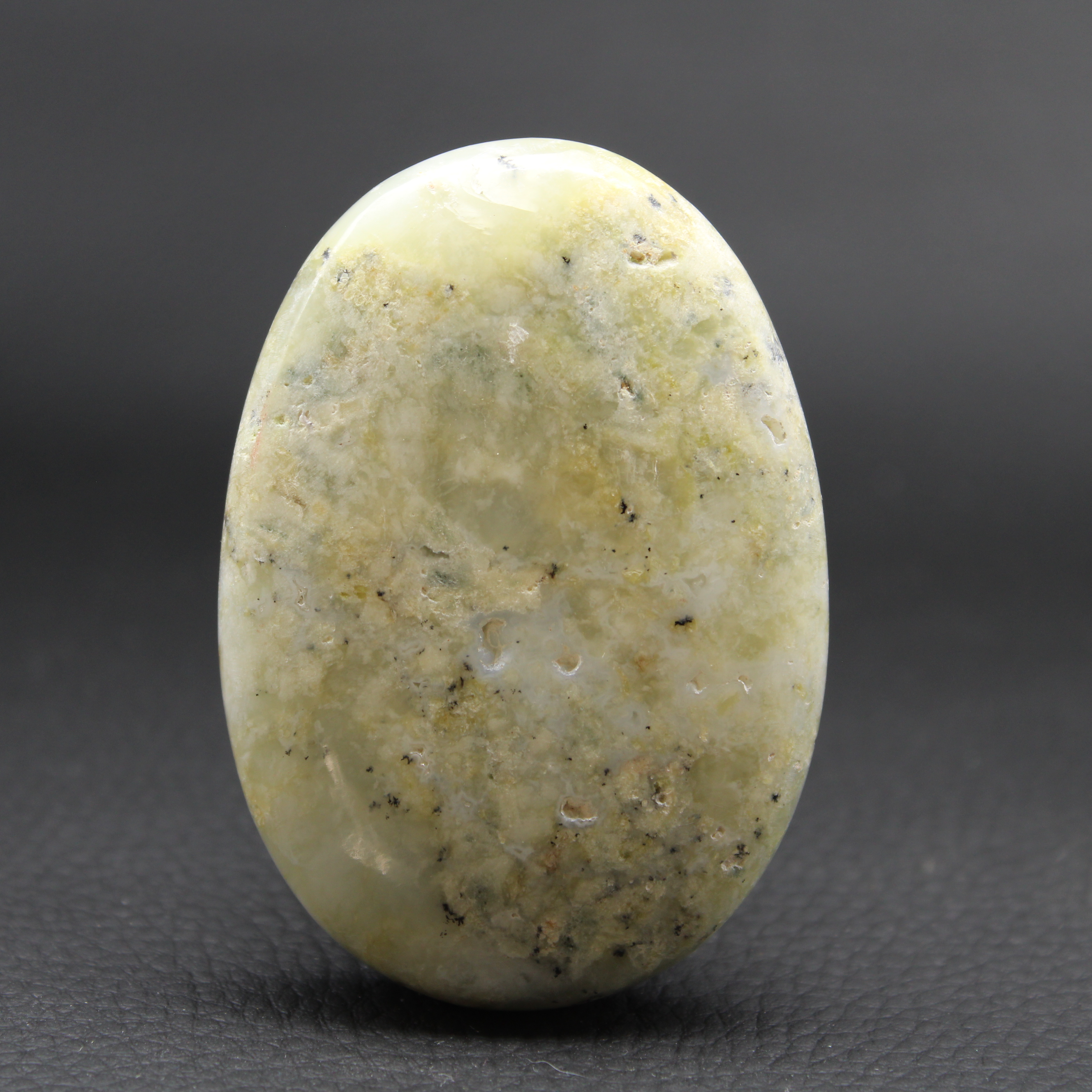 Galet Opale Dendritique de Madagascar (Merlinite)