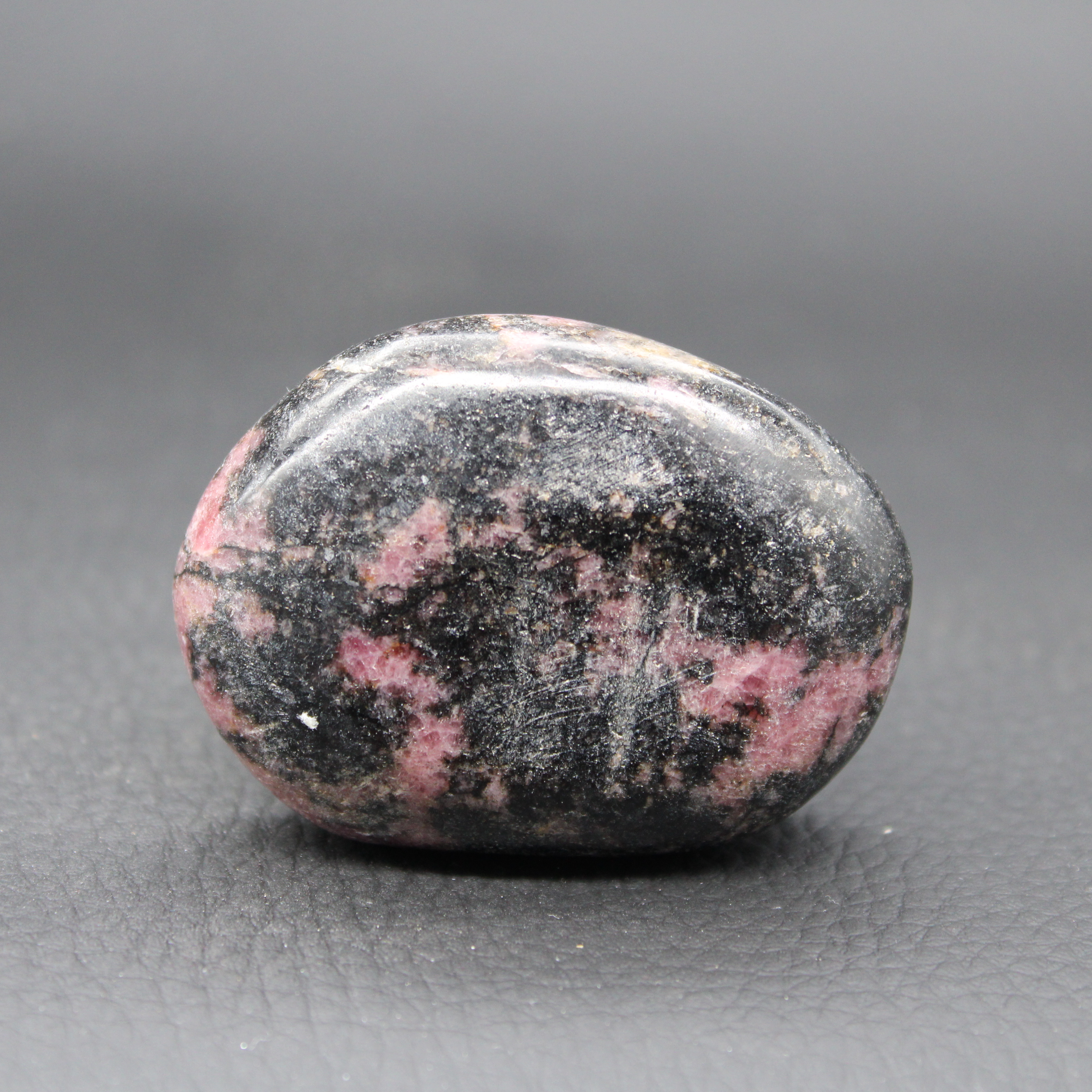 Galet Rhodonite Poli de Madagascar