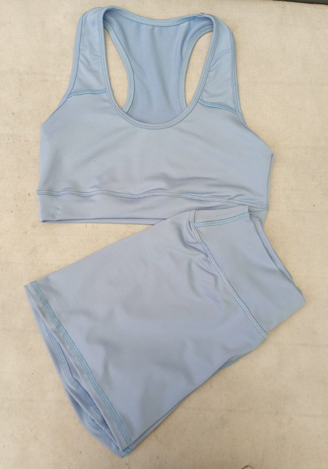 Conjunto deportivo celeste