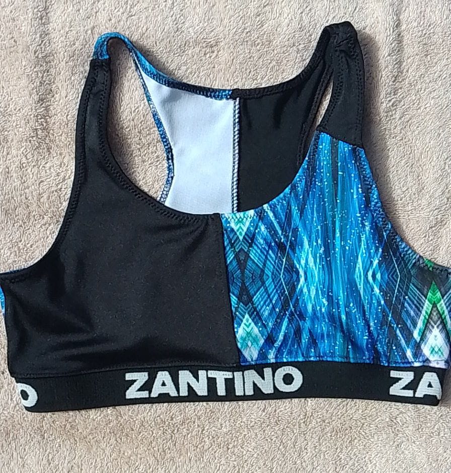 Top deportivo negro celeste