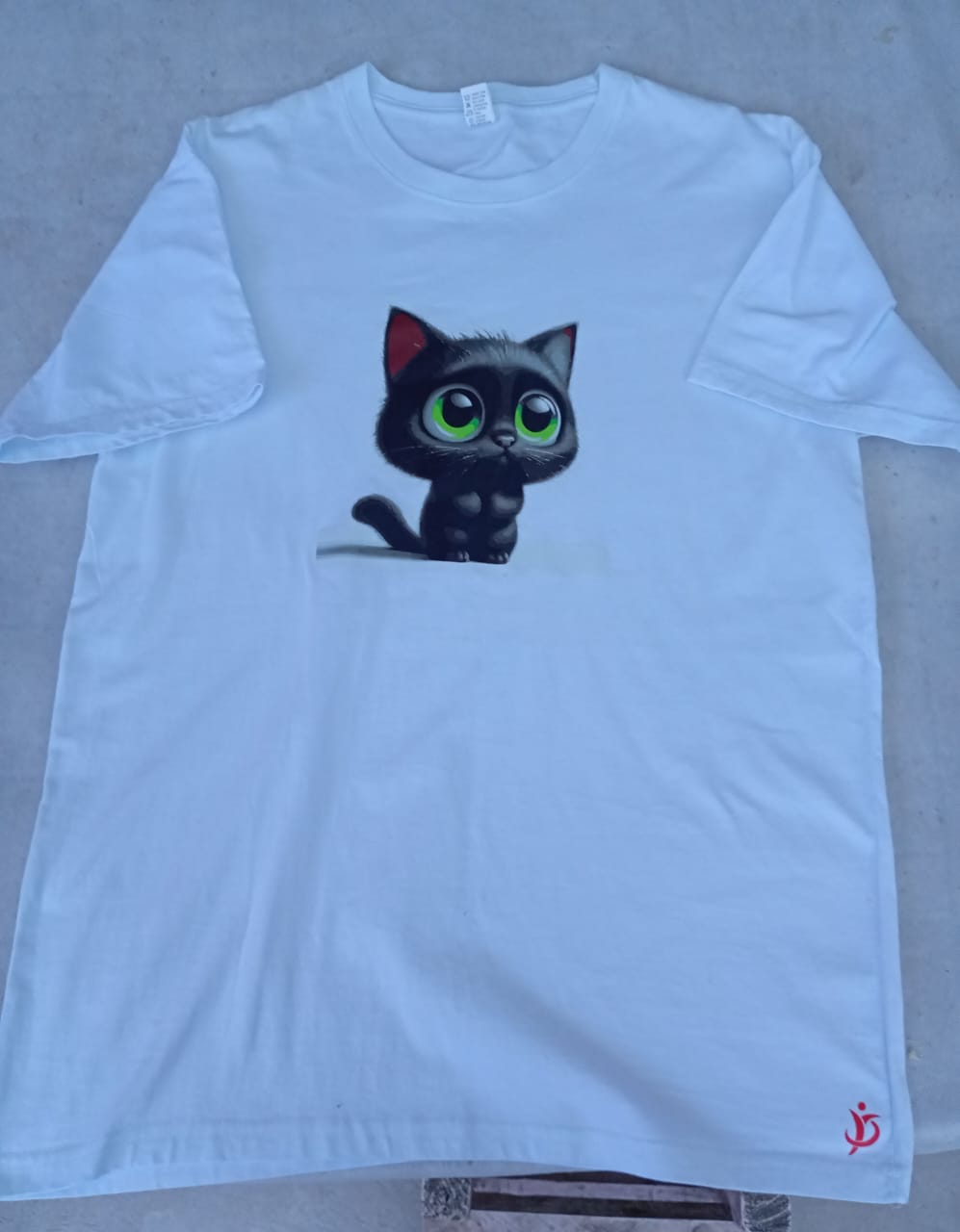 Remera  con dibujo de gato