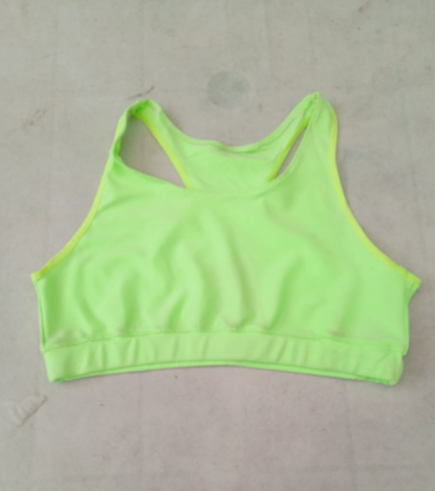 Top deportivo verde neón