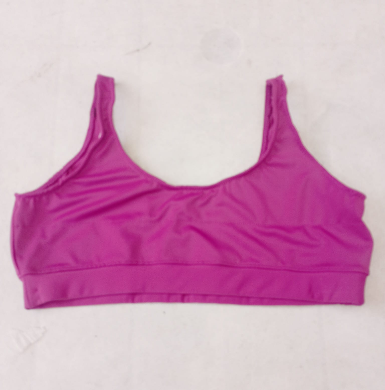 Top deportivo color obispo
