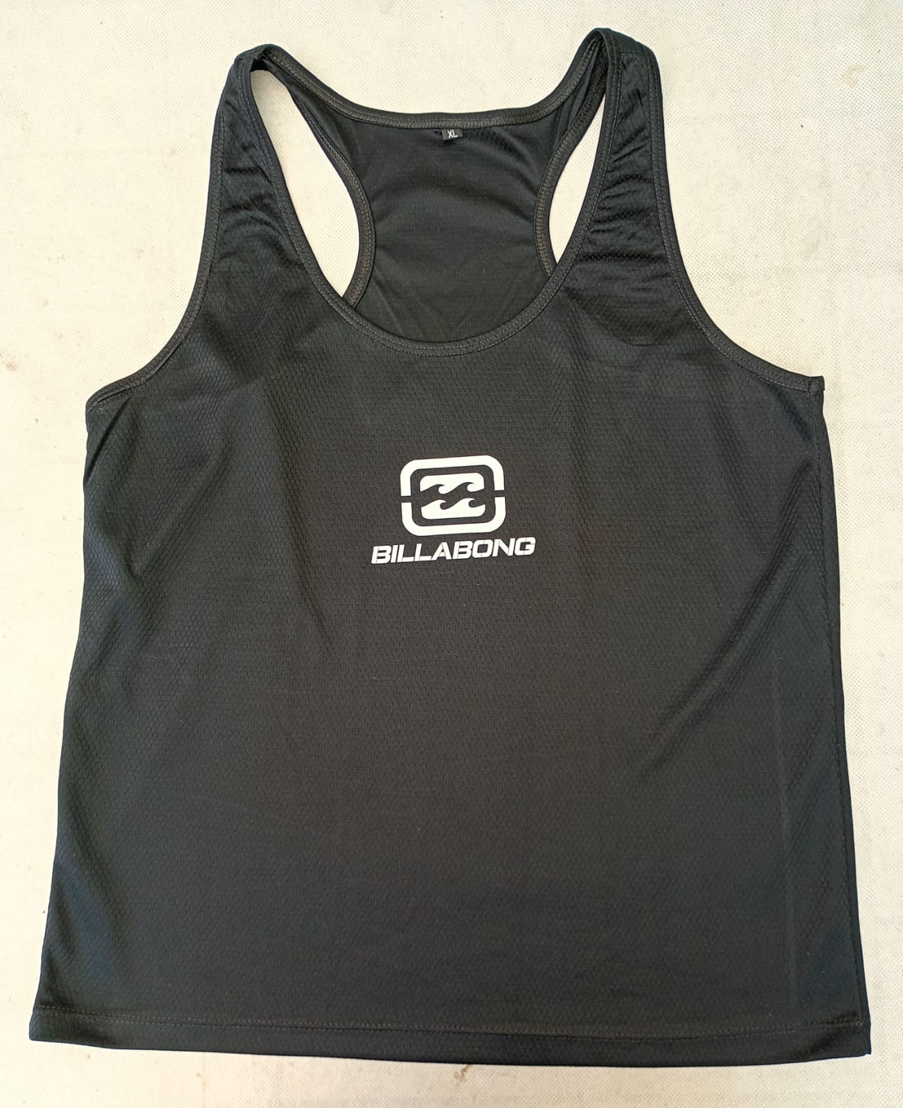 Musculosa negra estampada