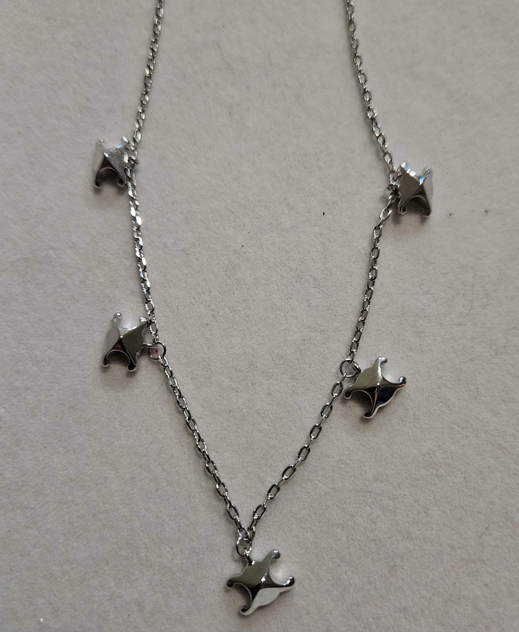 Silver pendant necklace