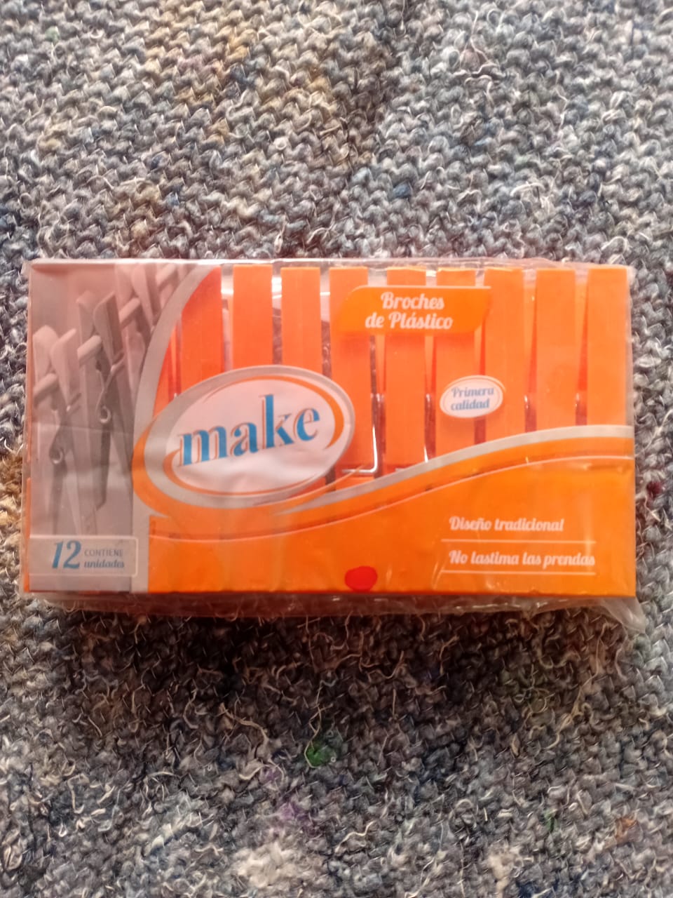 Broche de plastico make
