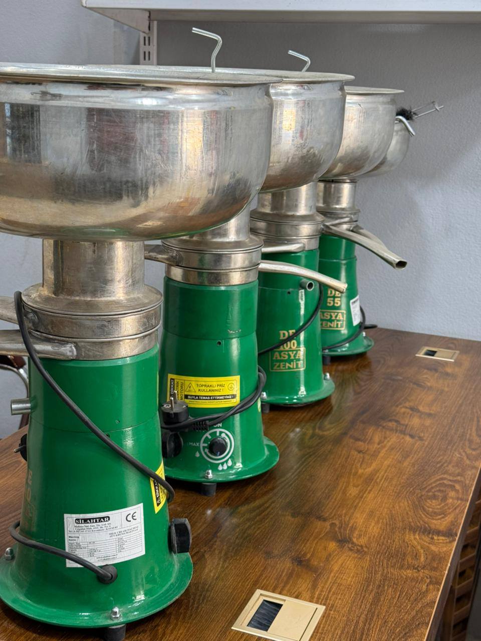 Electric Milk Cream Separator Machine اجهزة استخلاص الكريم من الحليب 