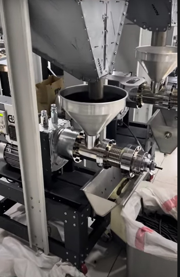 Vegetable Oil Extraction Machines – Sunflower Oil AF1500 PLUS -معاصر انتاج الزيوت النباتية -زيت دوار الشمس 