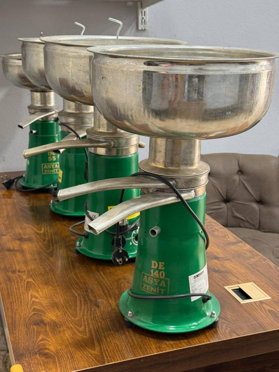 Electric Milk Cream Separator Machine اجهزة استخلاص الكريم من الحليب 