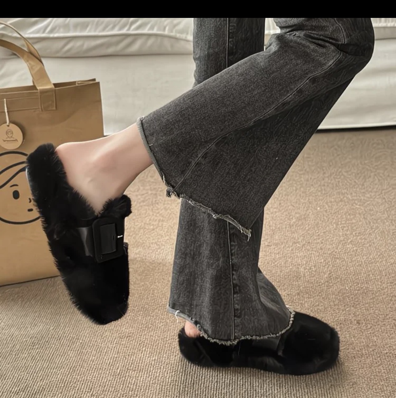 Mules en fourrure noire