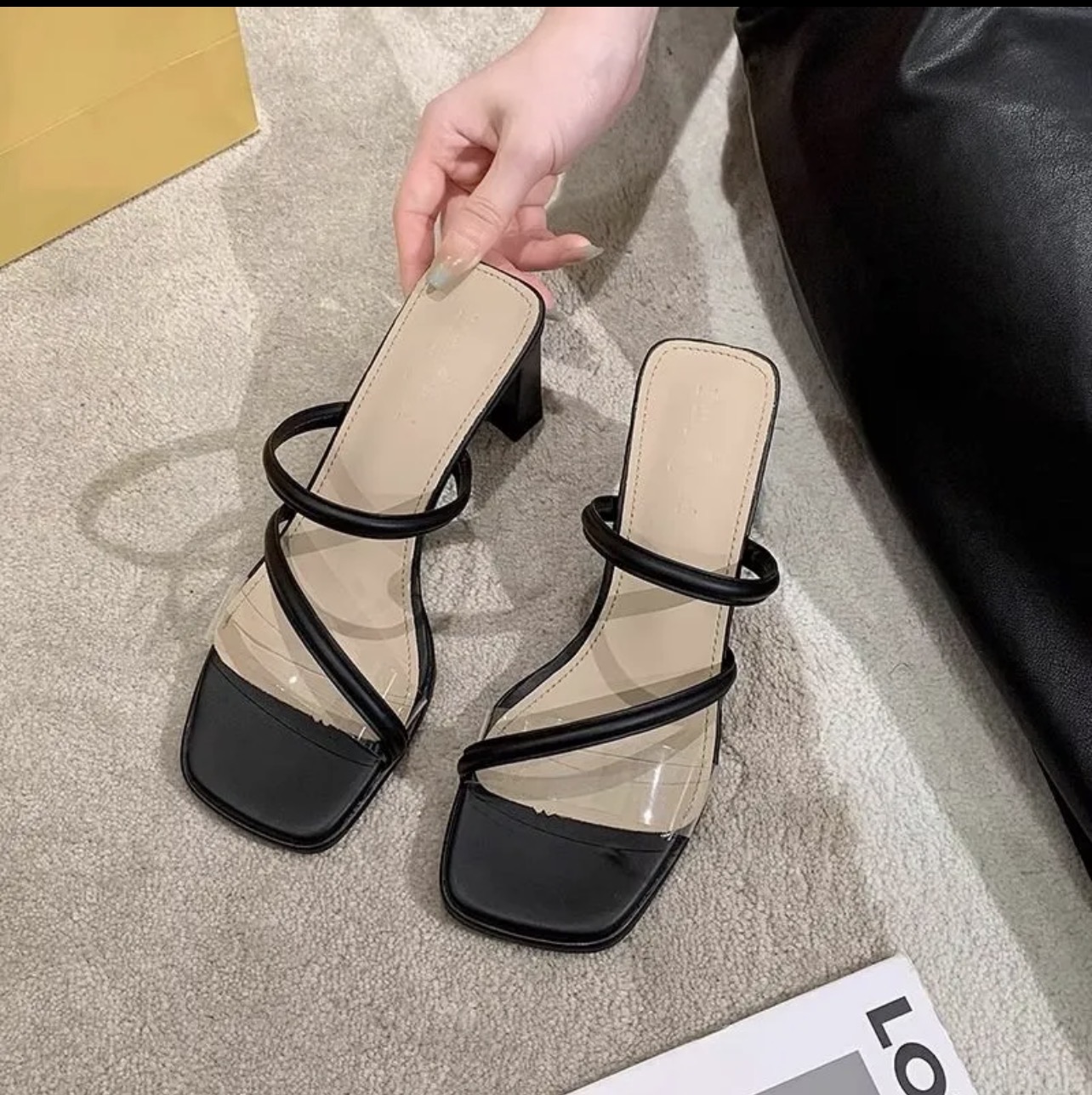 Sandales à talon carré