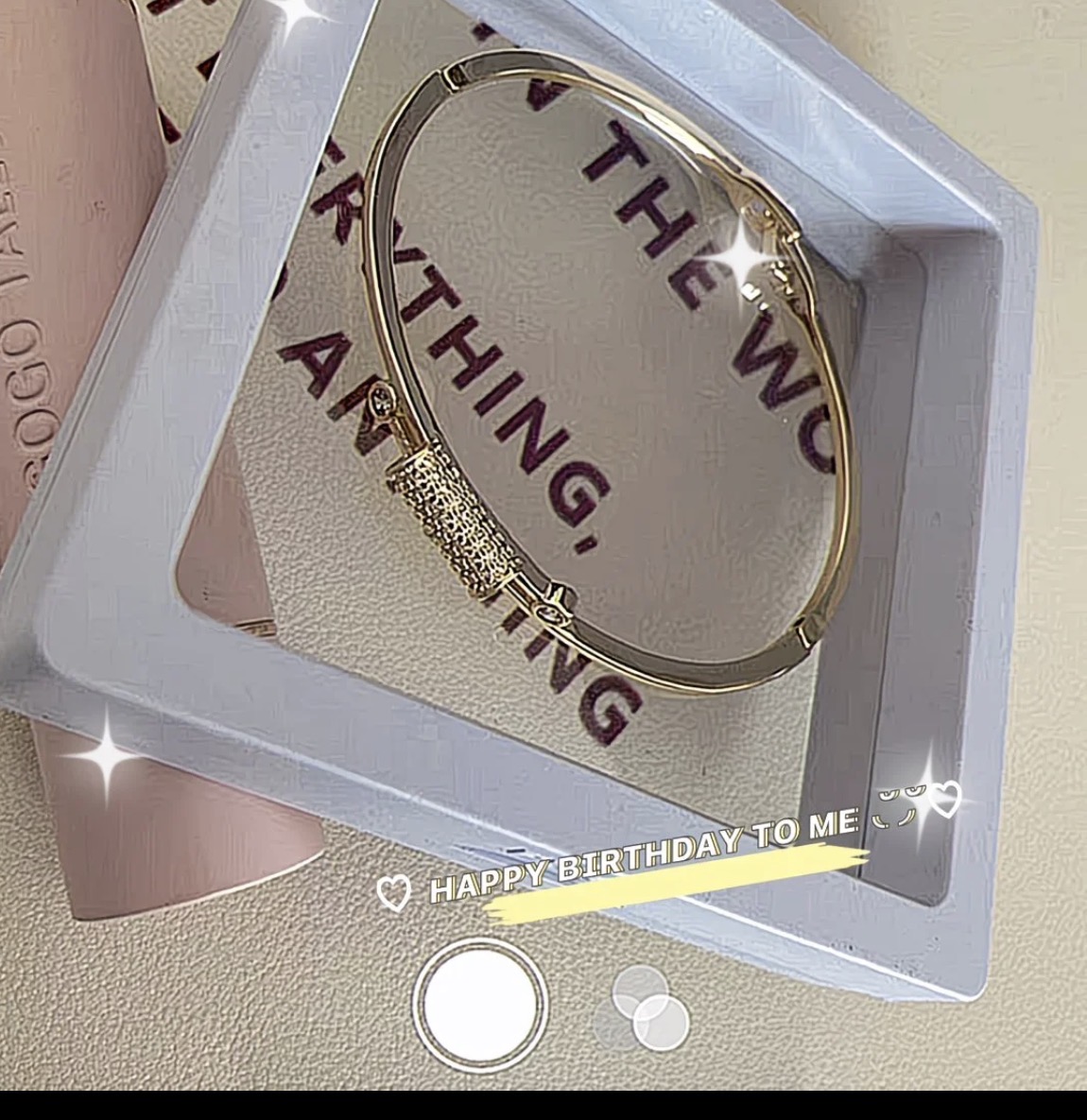 Bracelet doré élégant